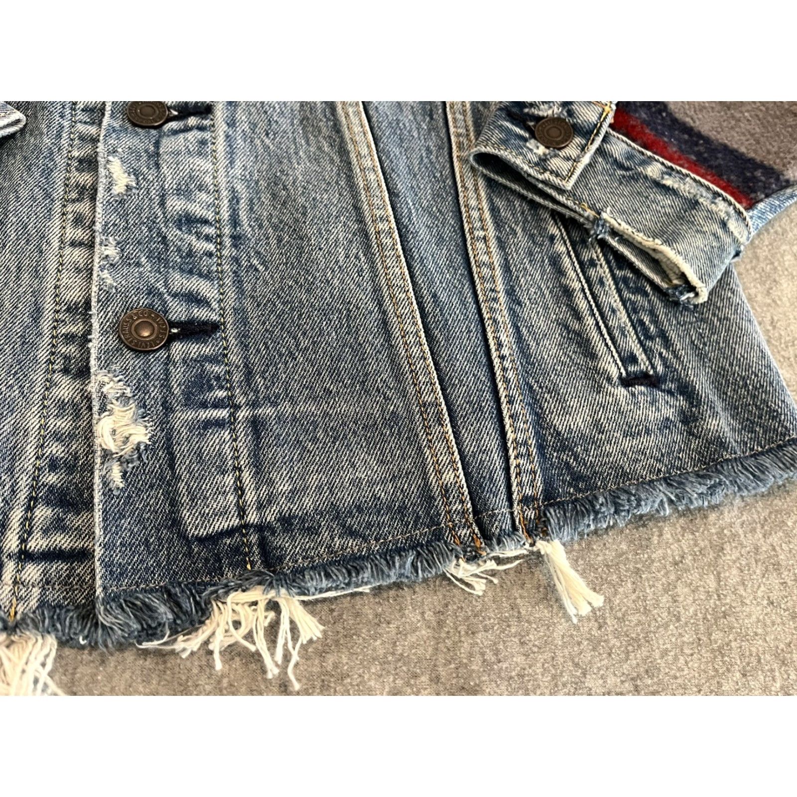 Levi's Levis Premium Distressed Trucker Denim Jacket Wool Aztec Blanket Size Medium NWT Size US M / EU 48-50 / 2 - 4 Thumbnail