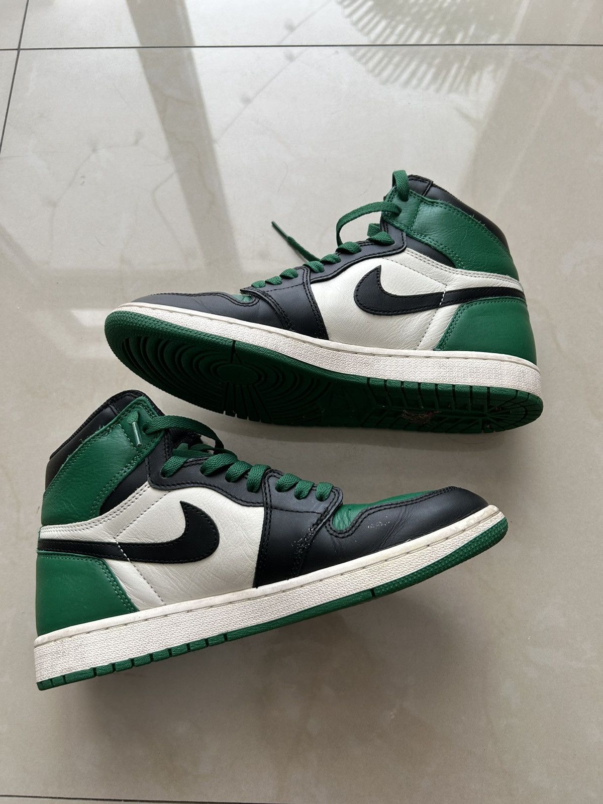 Jordan Brand Jordan 1 High Pine Green 1.0 Size US 9 / EU 42 - 2 Thumbnail