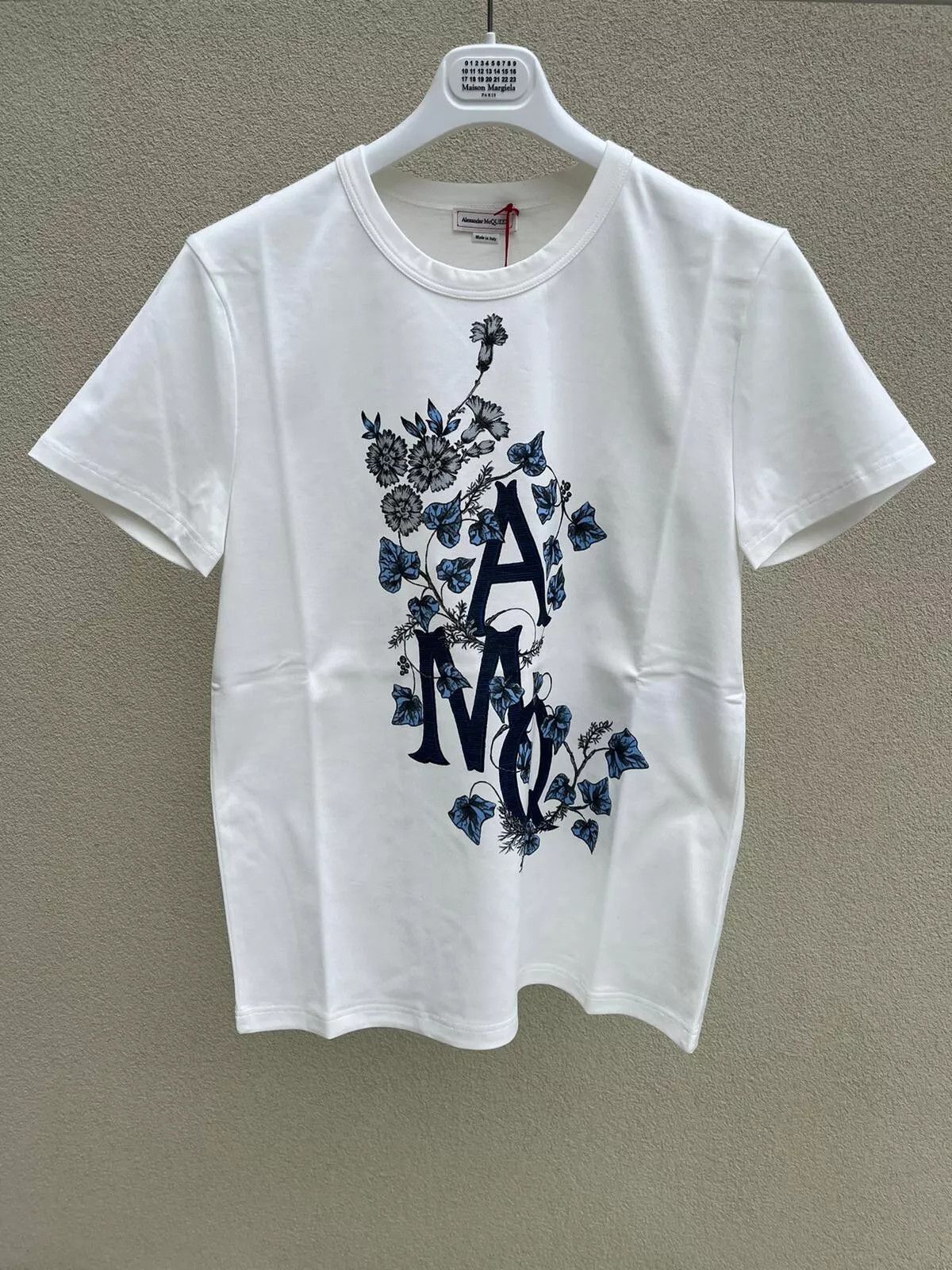 Alexander McQueen Floral Logo T-Shirt in White / Blue Size US M / EU 48-50 / 2 - 1 Thumbnail