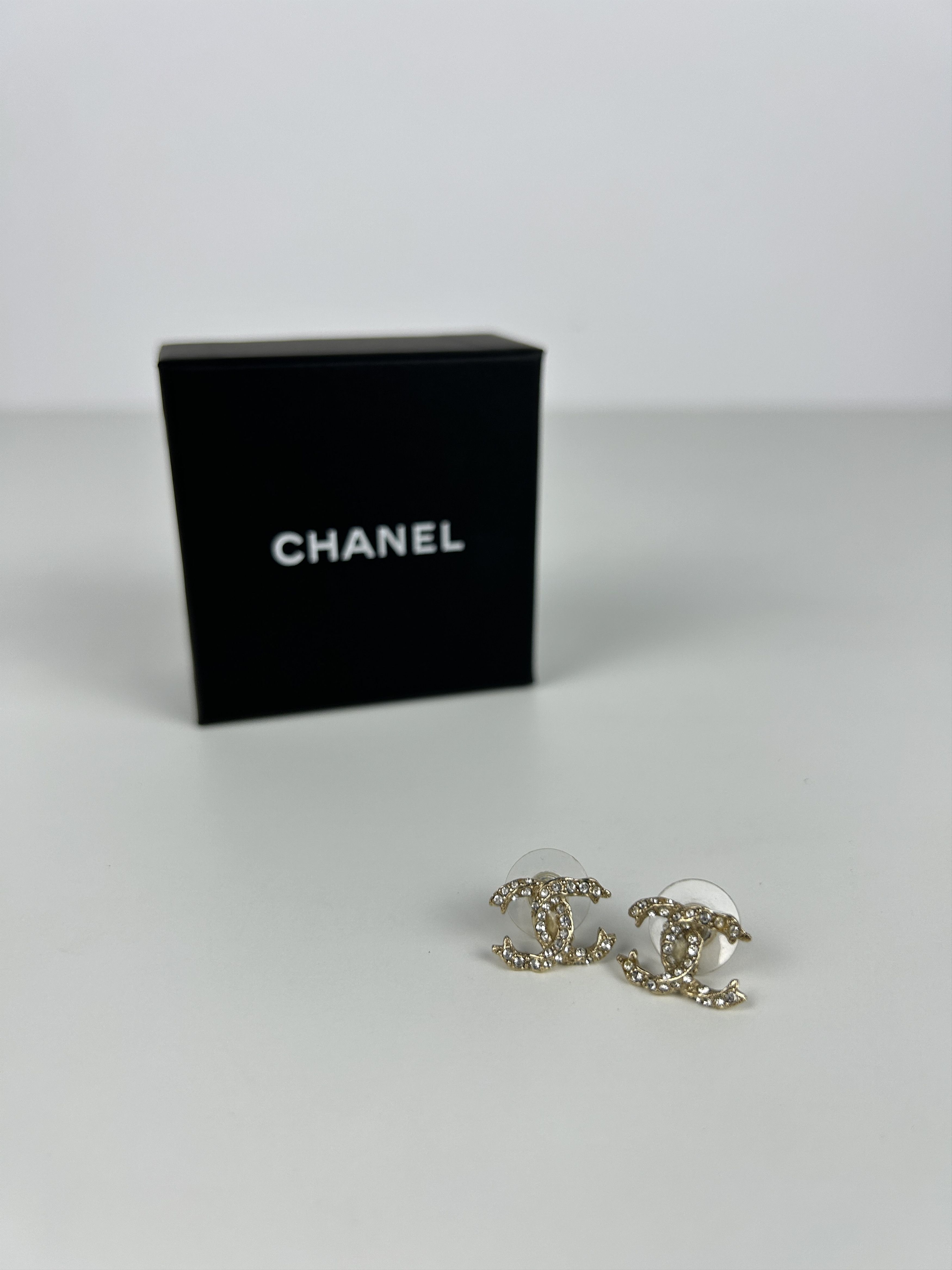 Chanel Chanel 2018 cruise cc logo rhinestone embellished earrings Size ONE SIZE - 5 Thumbnail