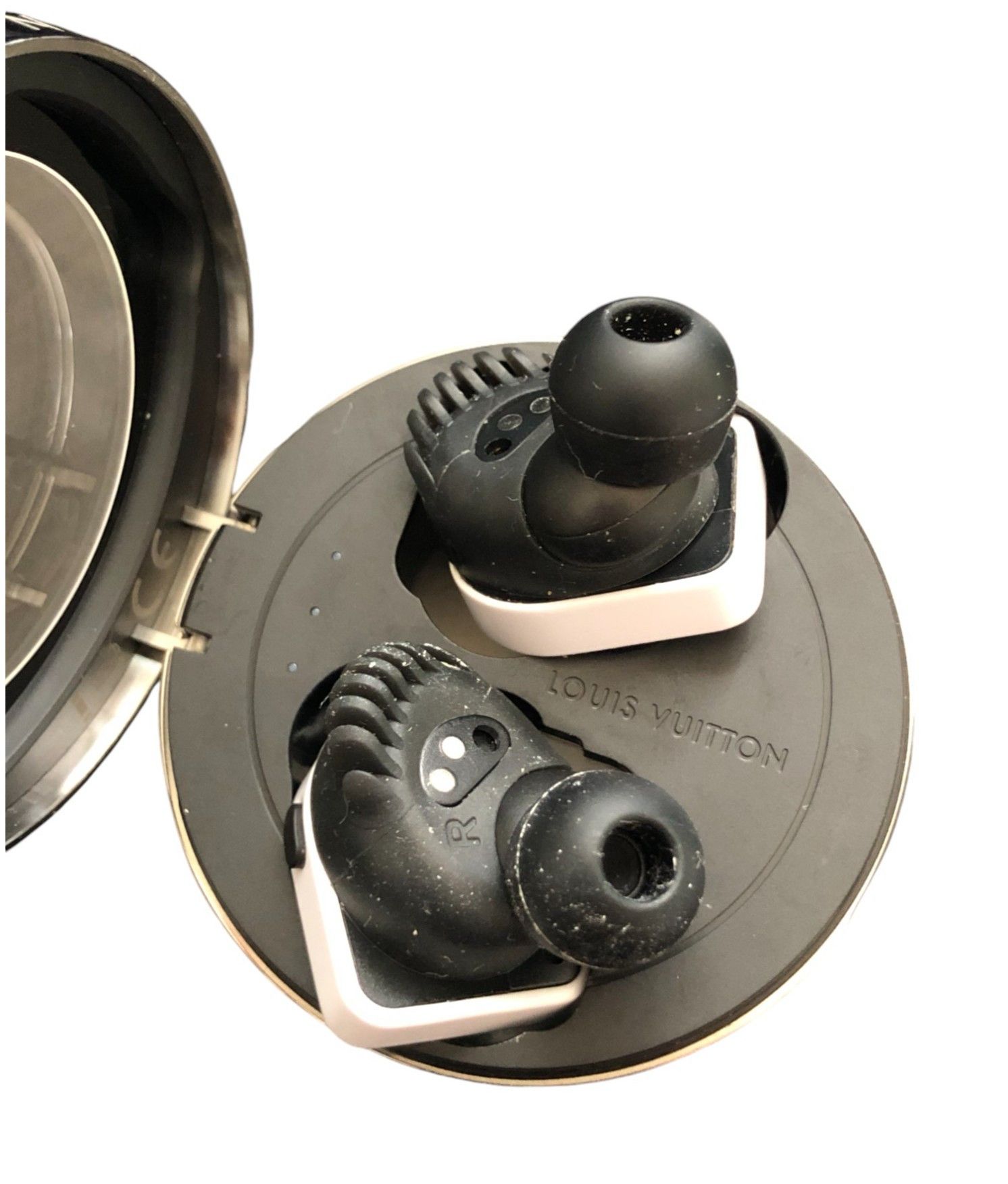 Louis Vuitton Louis Vuitton Horizon Earphones Limited Edition White Size ONE SIZE - 8 Thumbnail