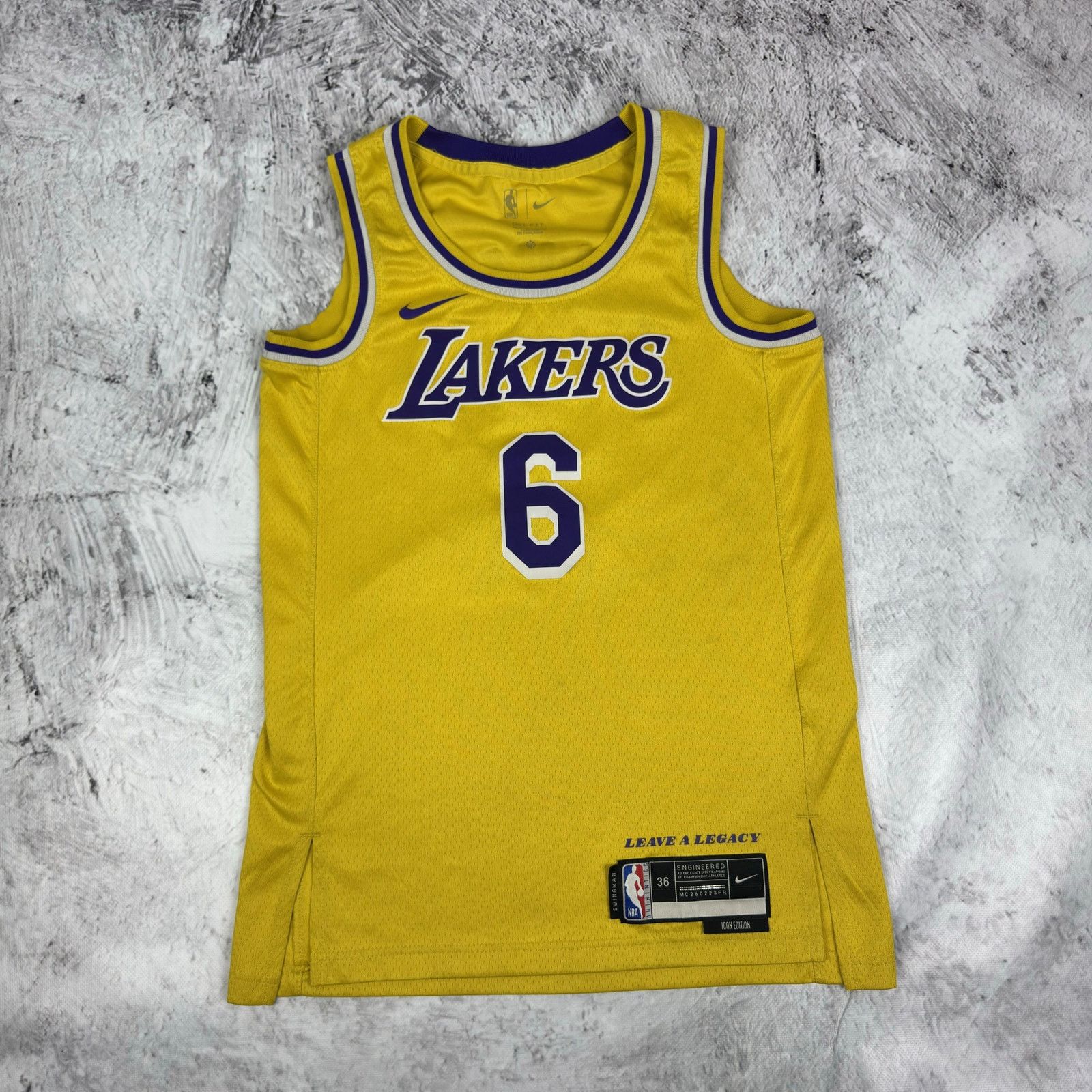 Nike Nike Dri-Fit Men's Los Angeles Lakers Lebron James Jersey XS Size US XS / EU 42 / 0 - 1 Thumbnail
