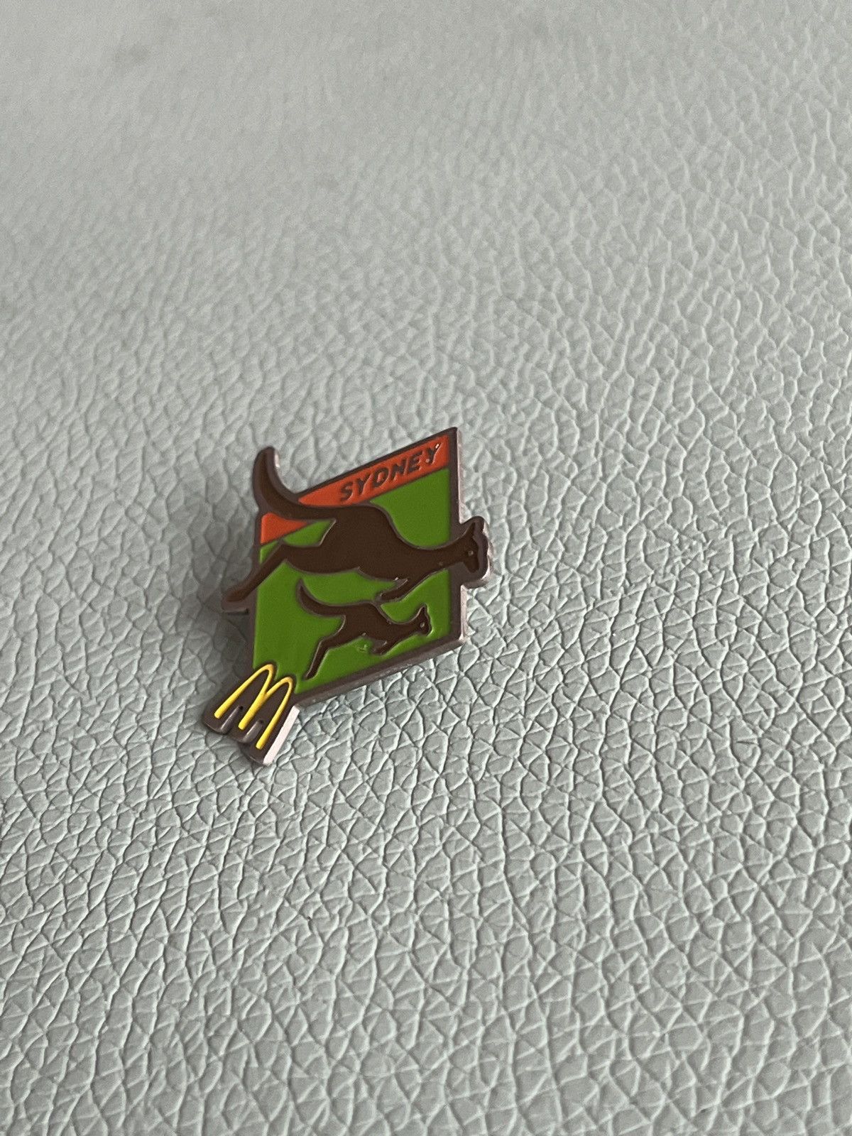Junk Food × Vintage Mc Donald’s x Sydney vintage pin (90´s) Size ONE SIZE - 3 Thumbnail
