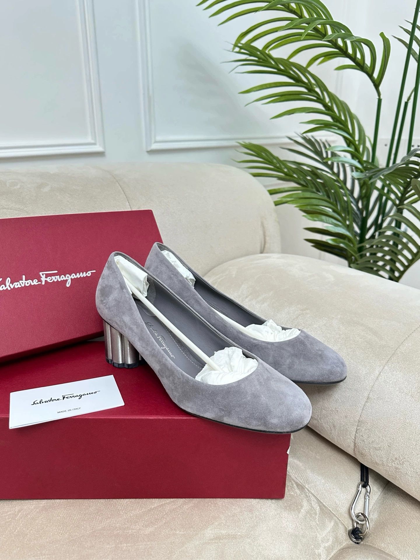 Other FERRAGAMO suede petal heel women's gray 37 Size US 6 / IT 36 - 3 Thumbnail