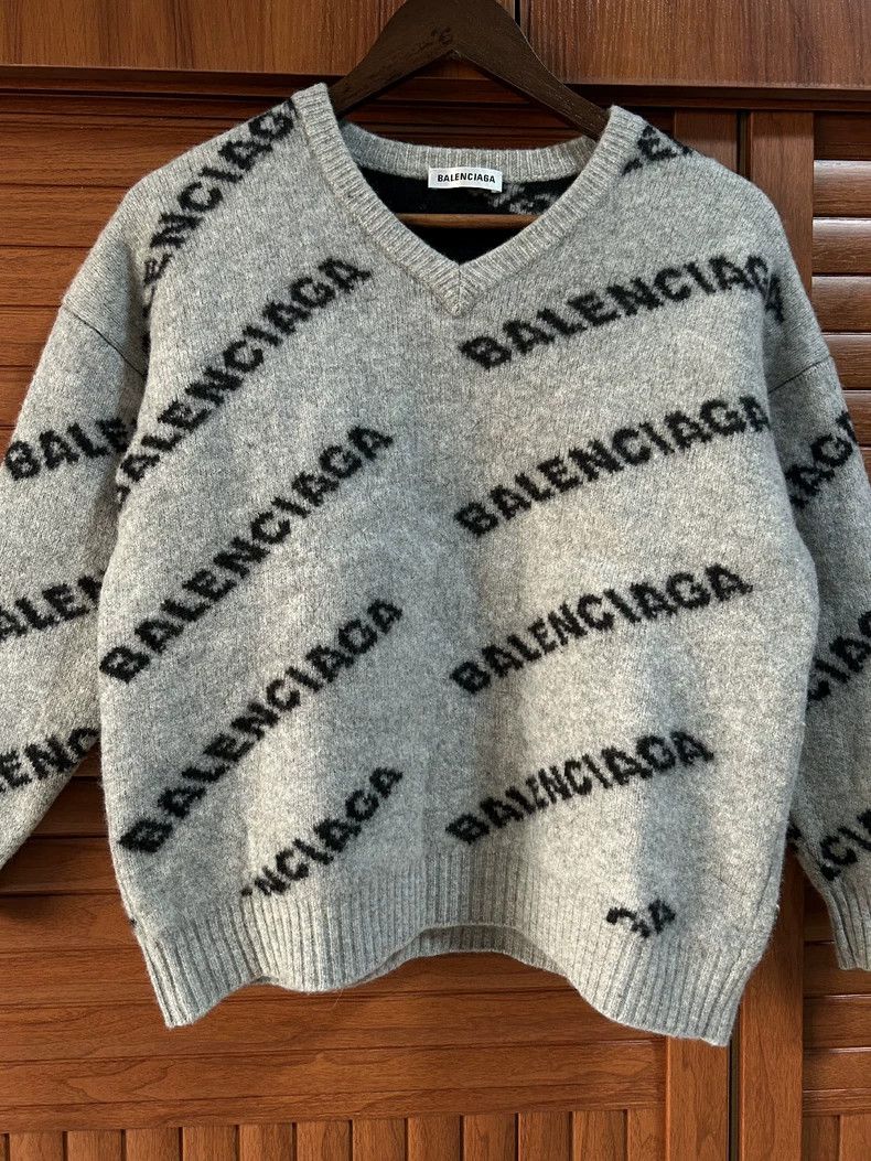 Balenciaga Balenciaga size 36 Sweater with gray bullet screen logo swe Size US M / EU 48-50 / 2 - 3 Thumbnail