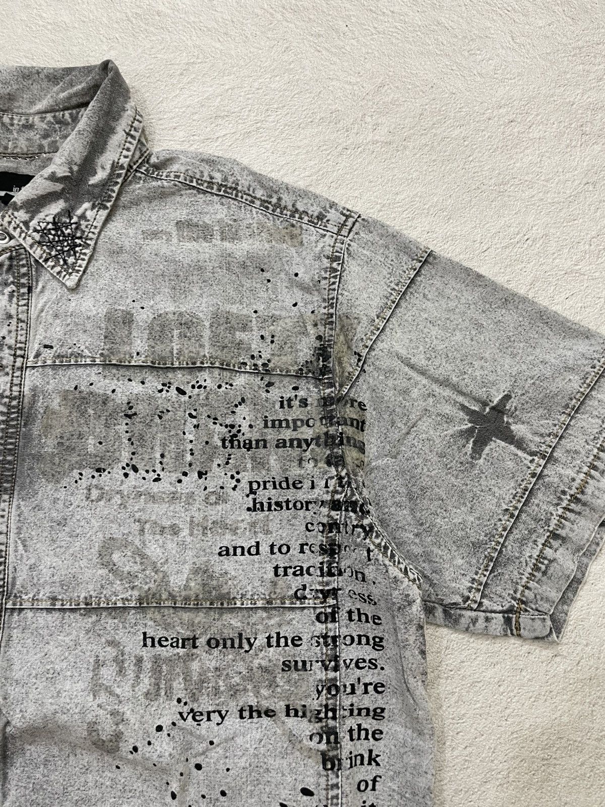 Le Grande Bleu (L.G.B.) 00s intheattic Washed Grey Denim Text Print Distressed poem Size US L / EU 52-54 / 3 - 4 Thumbnail
