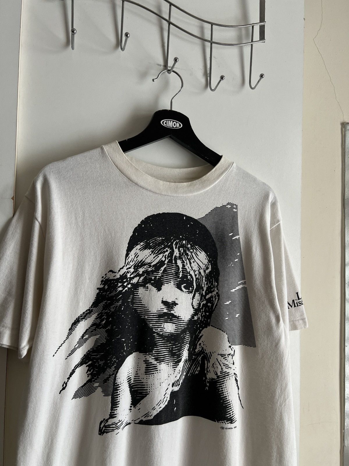 Vintage Vintage 1986 Les Miserables Tee Size US L / EU 52-54 / 3 - 2 Thumbnail
