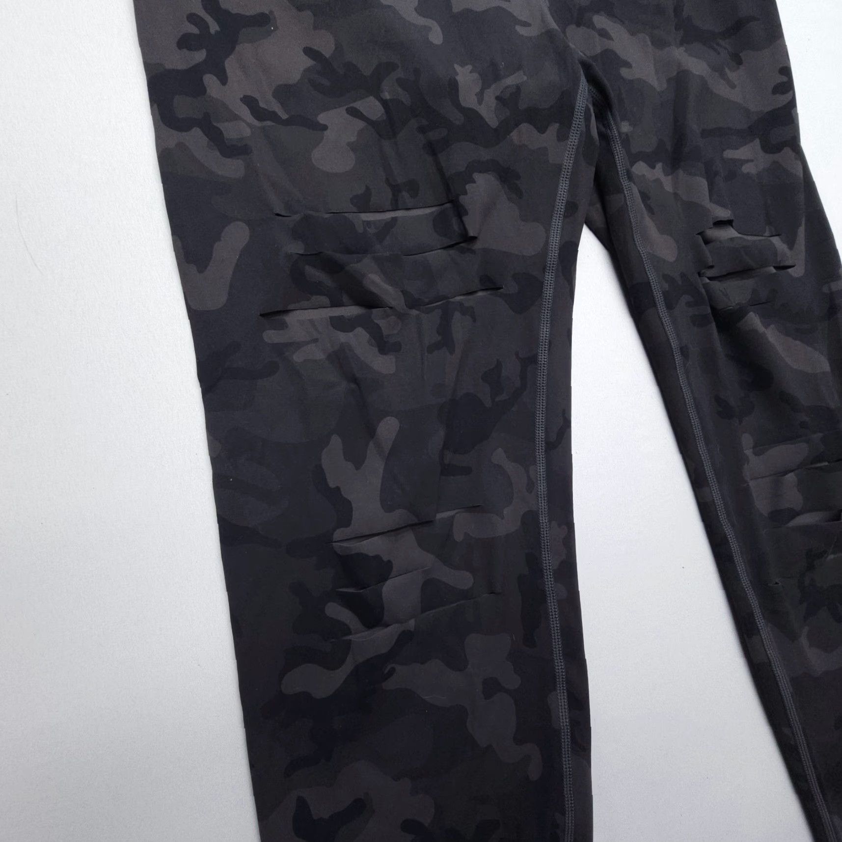 Vintage VINTAGE Zyia Active Leggings Womens 16 - 18 Black Camouflage Powerhold By Fabletics Skinny 24 in Inseam Womens Size 38" / US 16 / IT 52 - 3 Thumbnail