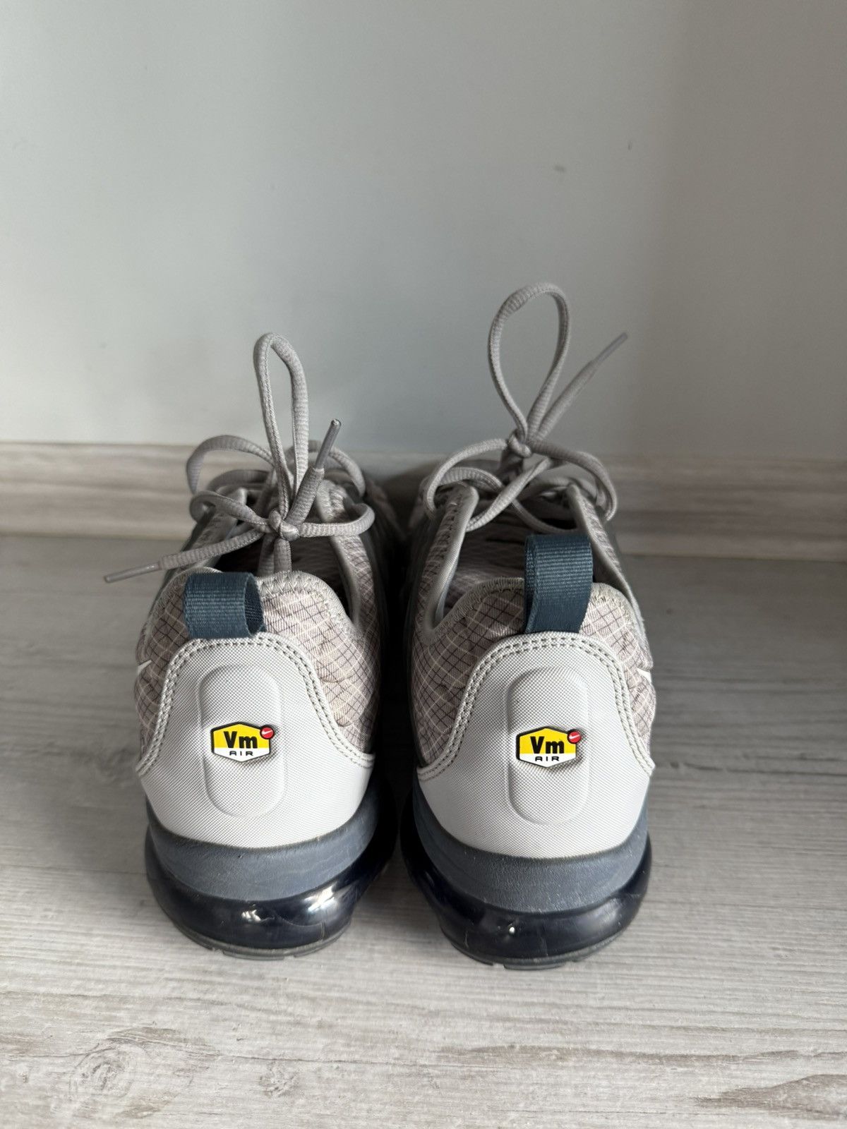 Nike Nike Vapormax plus wolf grey dark grey Size US 12 / EU 45 - 2 Thumbnail