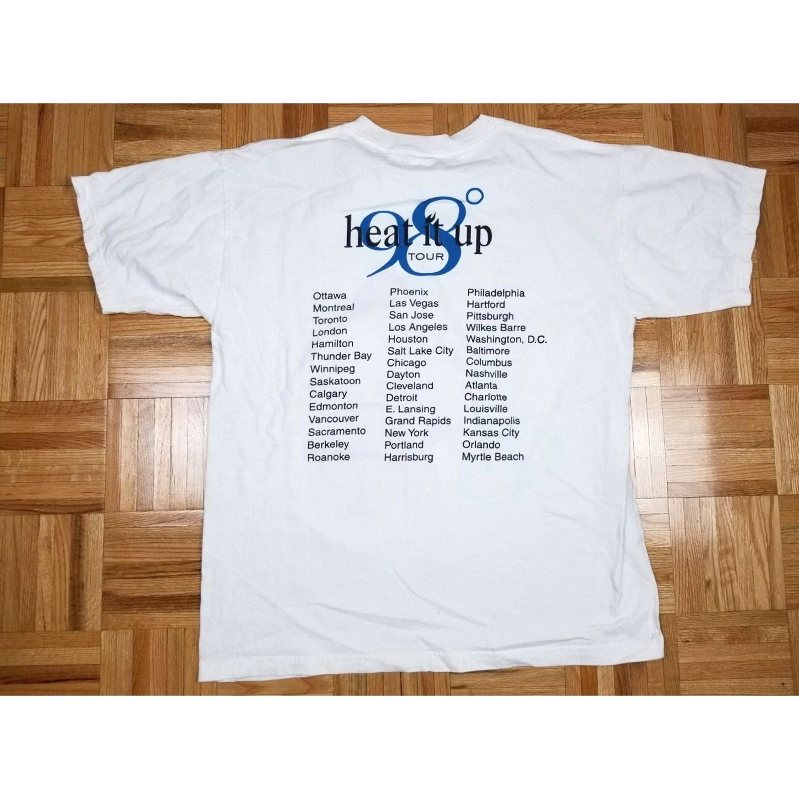 Vintage VINTAGE 1998 98 DEGREE HEAT IT UP ROCK TOUR BAND T-SHIRT XLARGE White Cotton Short Sleeve Round Neck Men T-Shirt Retro Rock USA Size US XL / EU 56 / 4 - 6 Thumbnail
