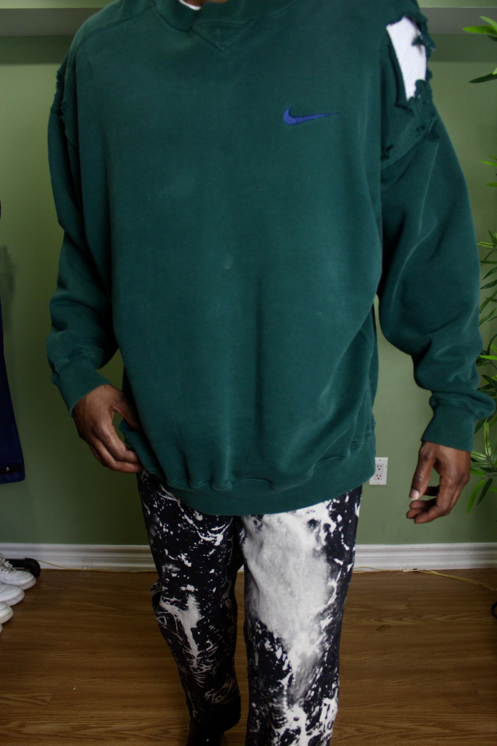 Nike Vintage 1990s Distressed Nike Crew Size US XL / EU 56 / 4 - 1 Thumbnail