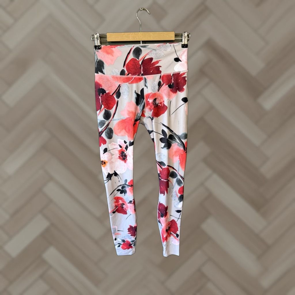 Fabletics Fabletics Womens Gray Floral Pattern Cropped Athletic Leggings Size S Size 28" / US 6 / IT 42 - 1 Thumbnail