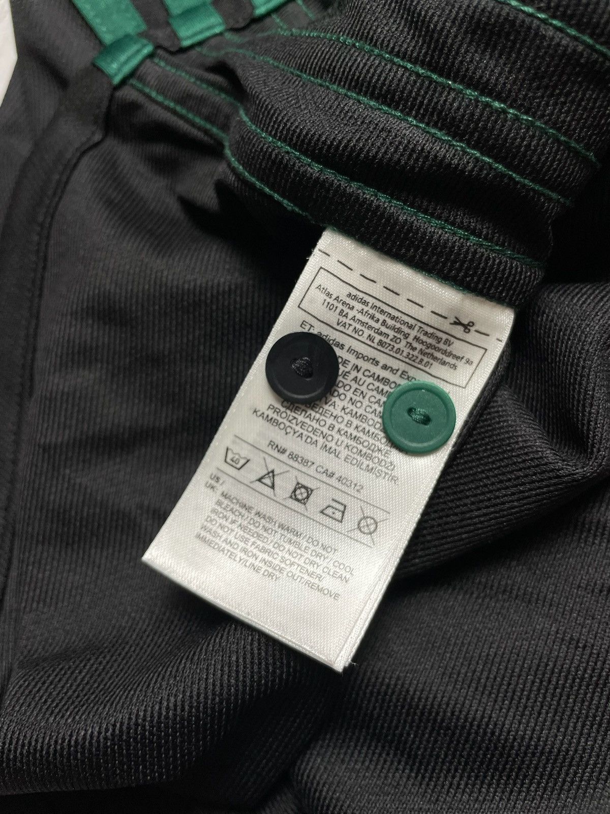 Adidas × Vintage Vintage adidas Shalke 04 soccer jersey size XXL black away Size US XXL / EU 58 / 5 - 6 Thumbnail