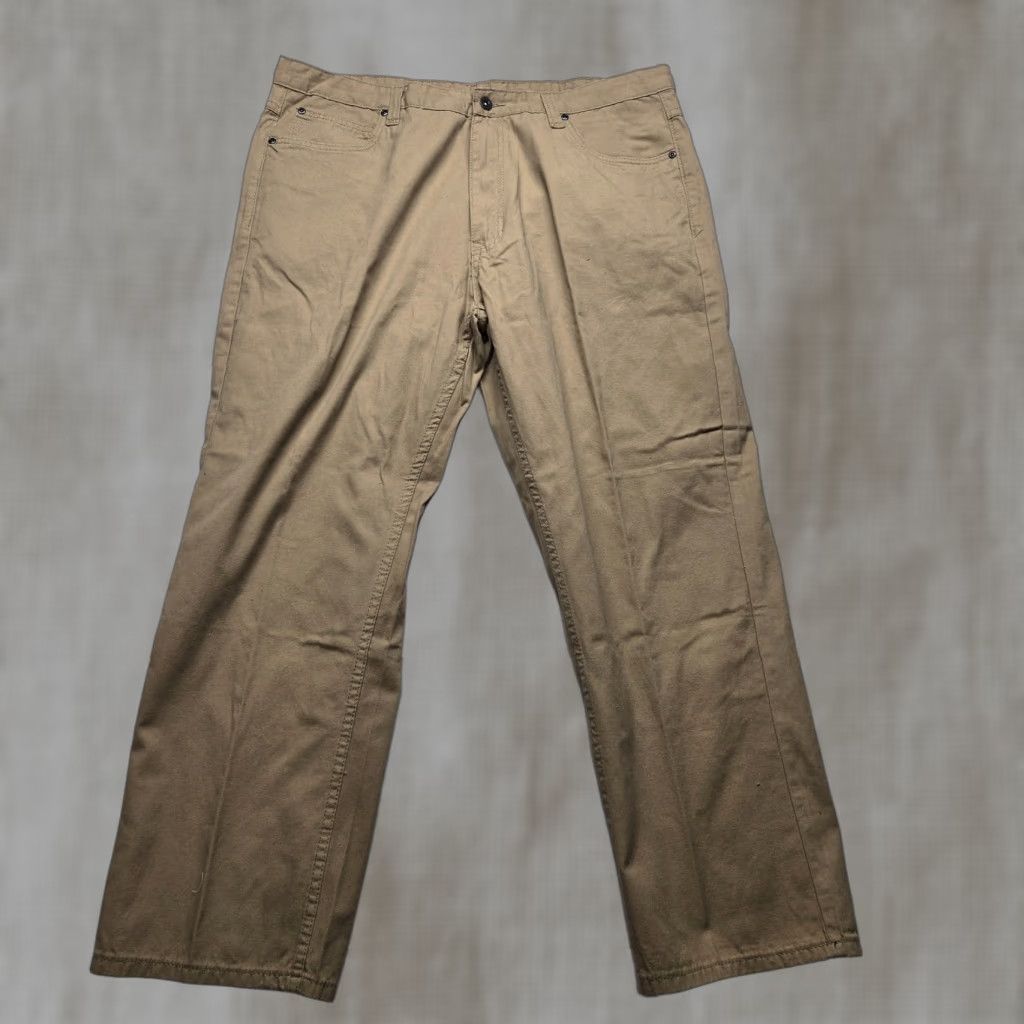 Brooks Brothers Brooks Brothers Clark Chino Pants Solid Brown Straight Men 40 X 30 Pants Brown Solid Brooks Brothers Clark Fit Advantage Chino Mens 40x30 Size US 40 / EU 56 - 1 Thumbnail
