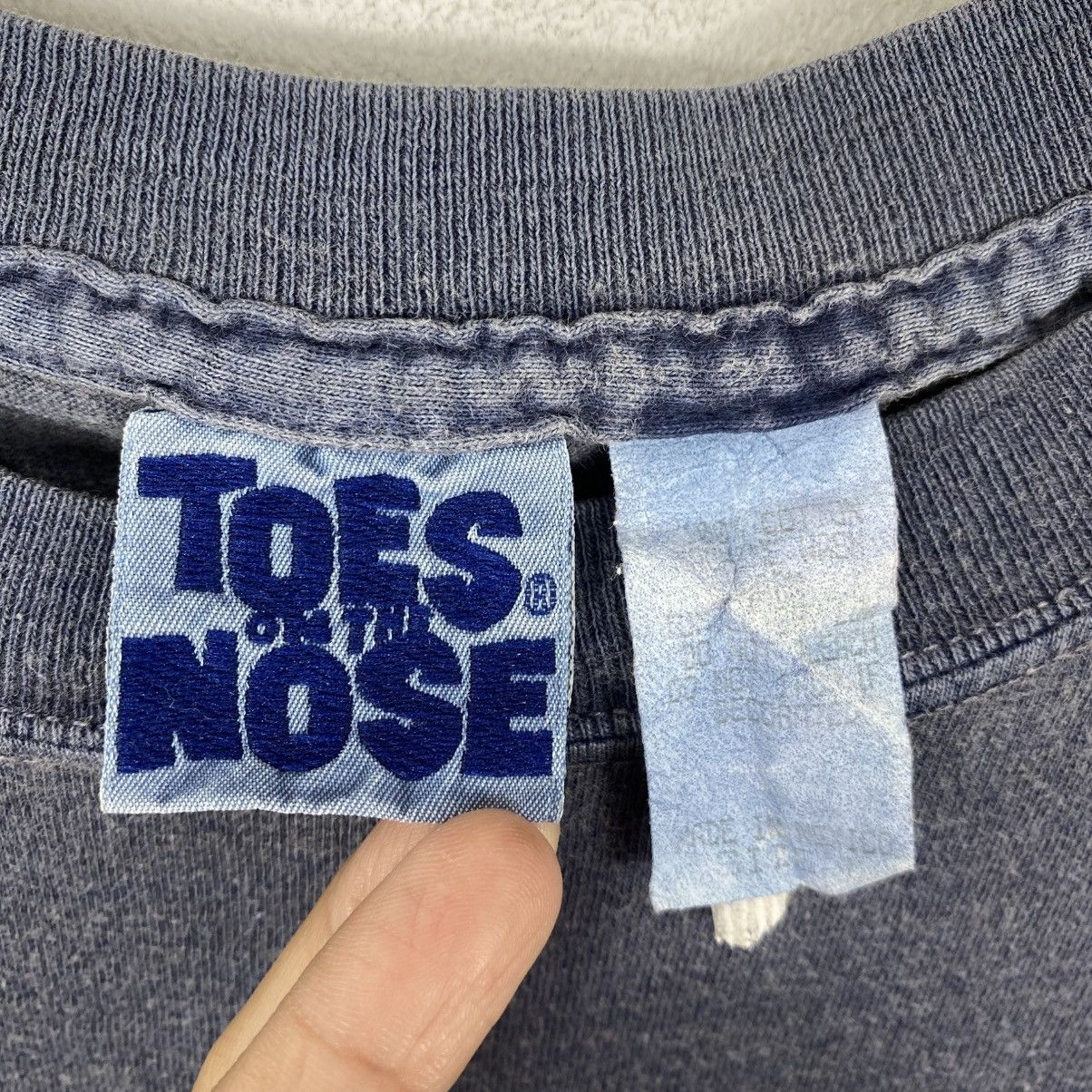 Vintage Vintage 90s Toes on the Nose Surf T-Shirt Blue L Size US L / EU 52-54 / 3 - 6 Thumbnail