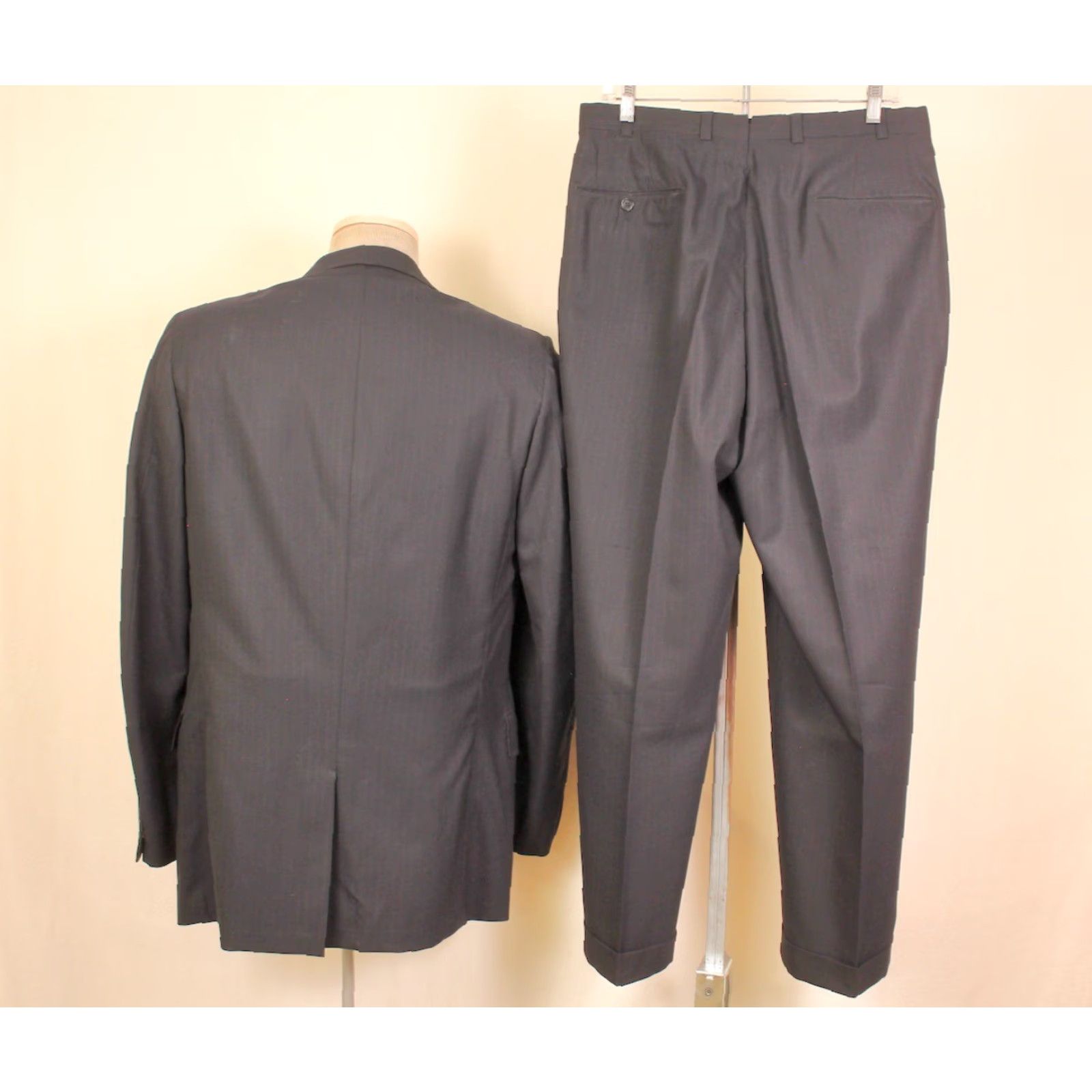 Vintage VINTAGE Men's VTG 60s Navy Blue Pinstripe 2 PC 3 Button Suit Sz M 1960s Suit Mens Navy Blue Pinstripe 60s Suit 1960s Mens VTG Size 40R - 2 Thumbnail