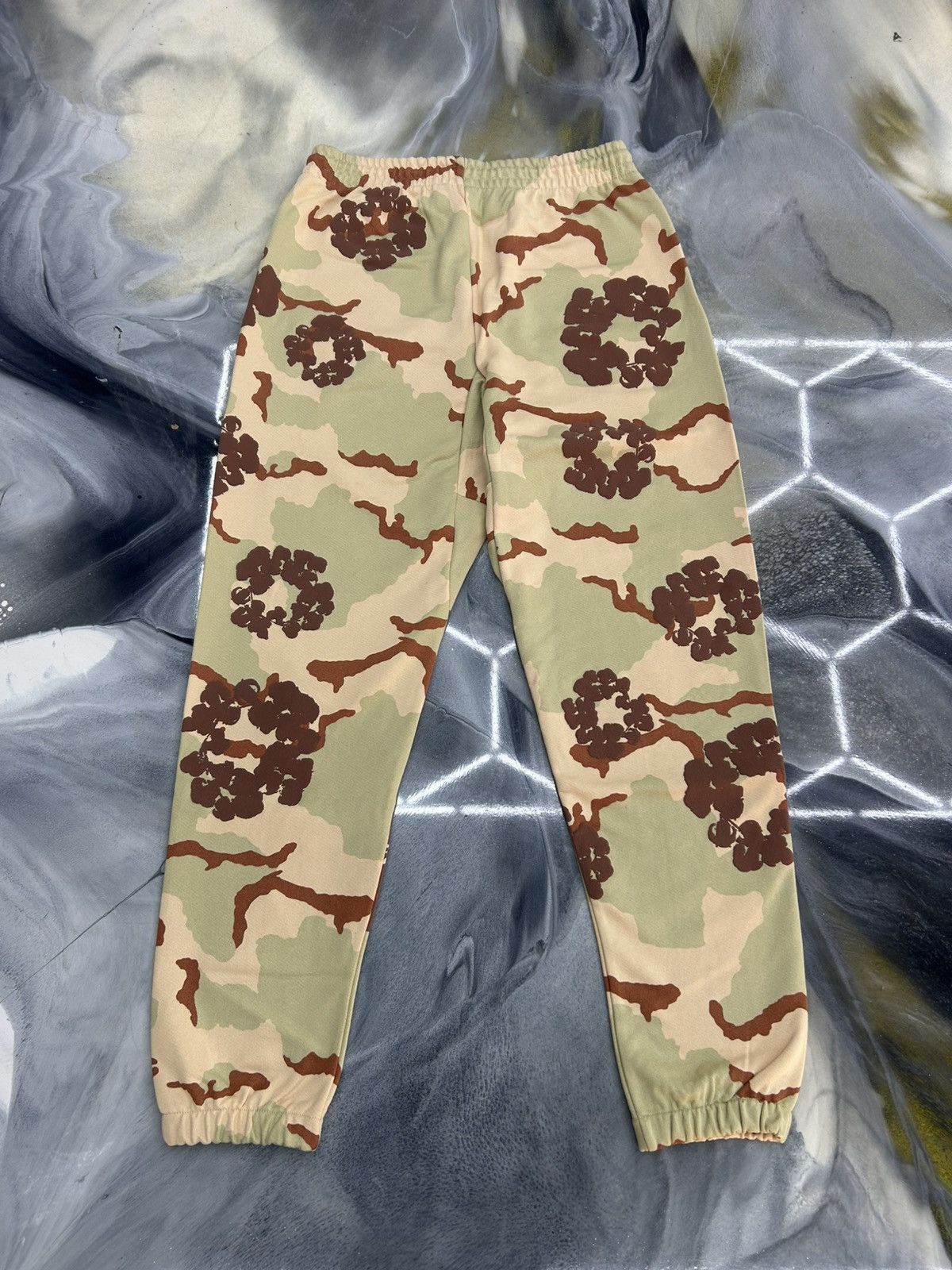 DENIM TEARS Denim Tears Tan Camo Cotton Wreath Sweatpants Size M Size US 32 / EU 48 - 2 Thumbnail