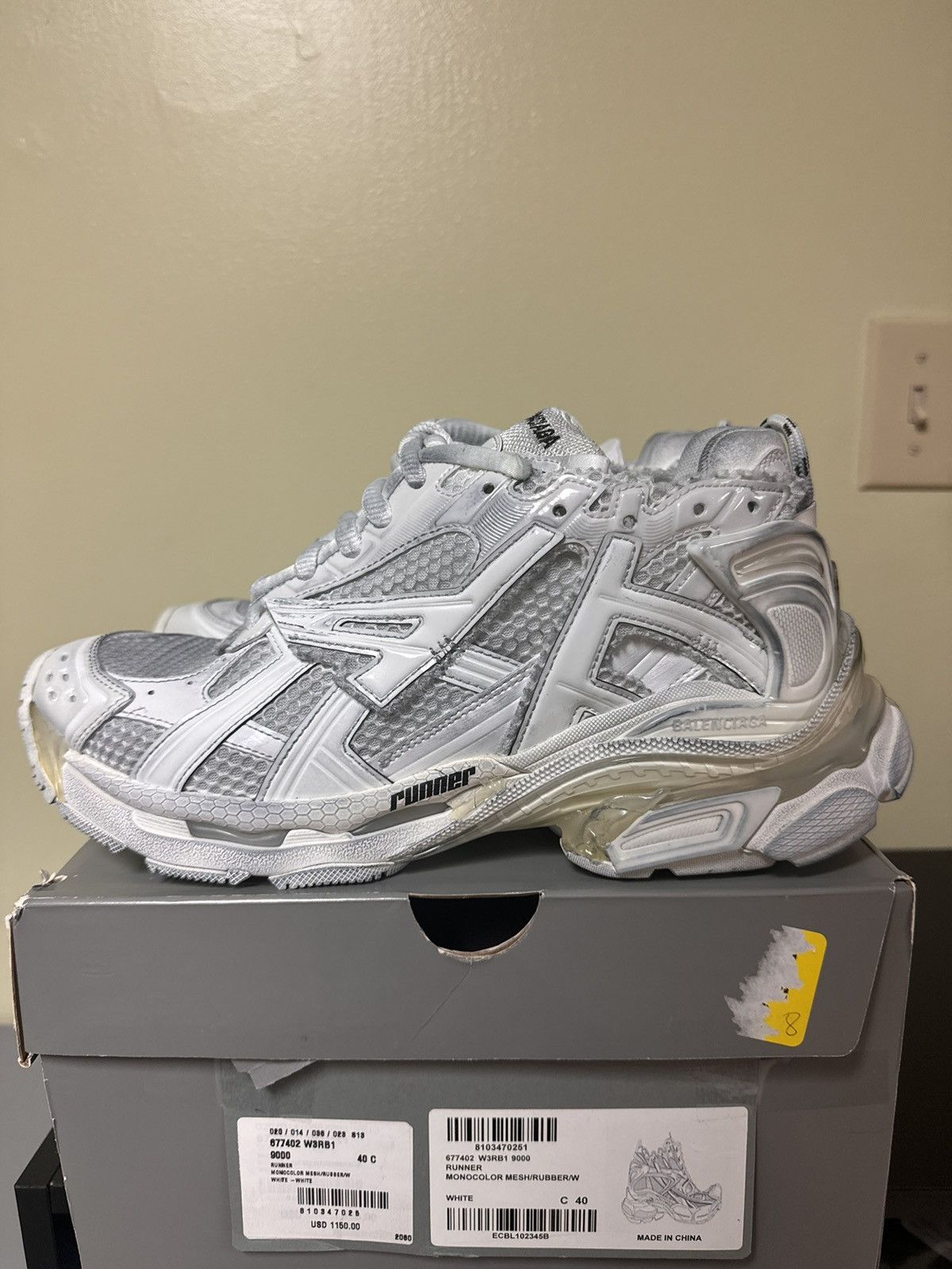 Balenciaga Balenciaga White Runner 40 Size US 7 / EU 40 - 1 Thumbnail