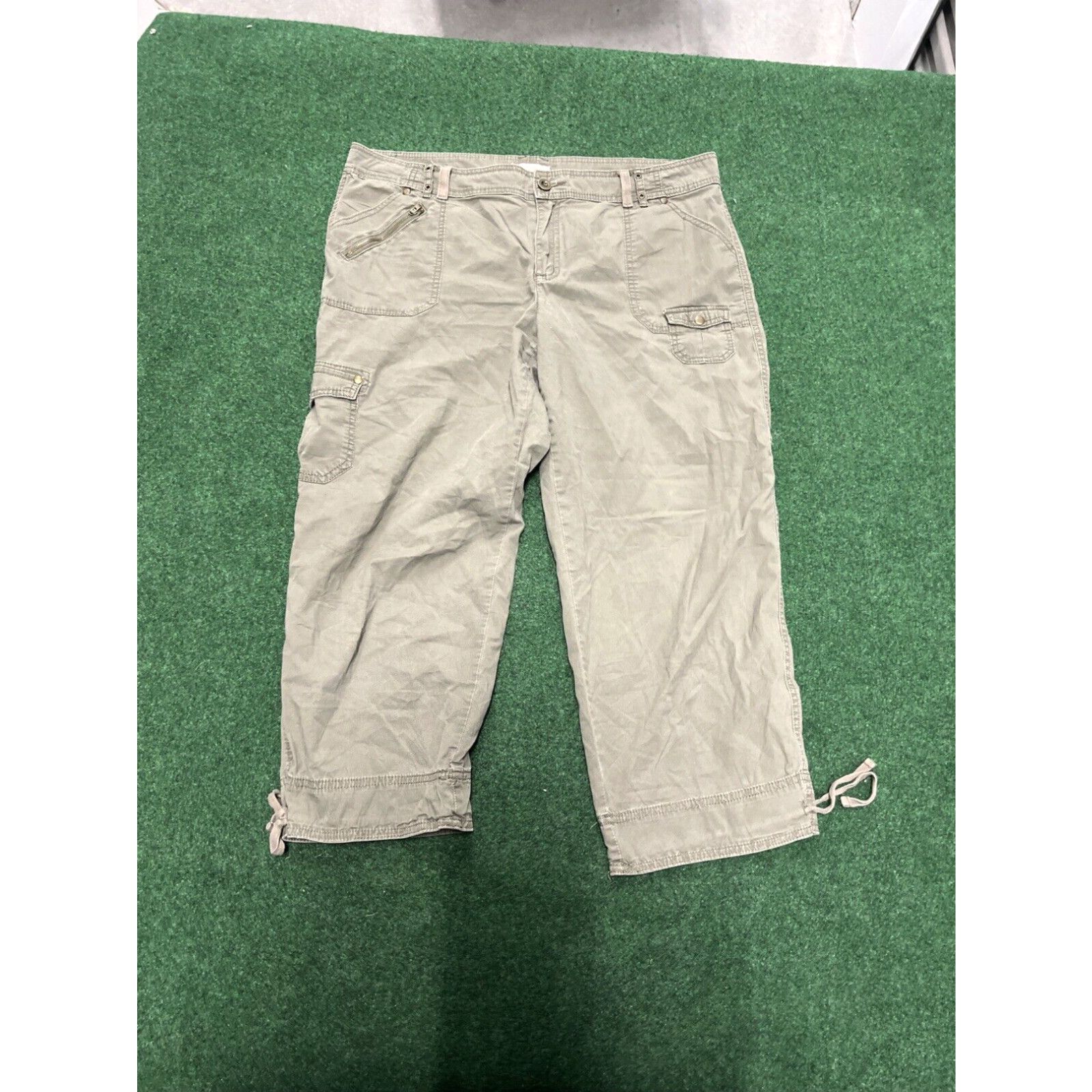 Vintage Y2K Cargo Capri Wide Leg Baggy Utility Pants Size 16 Military Olive 90s Size 38" / US 16 / IT 52 - 1 Thumbnail