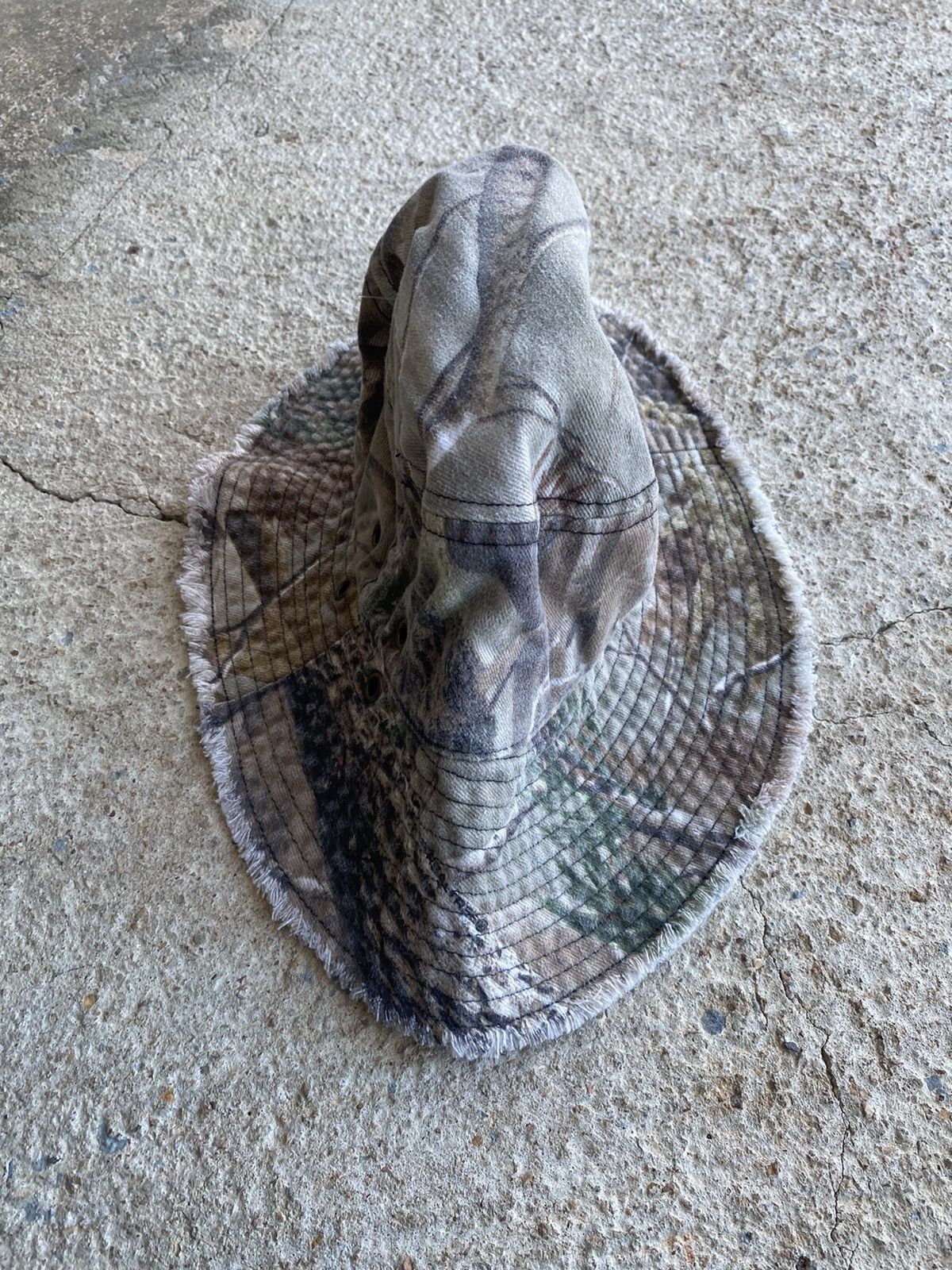 Vintage Vintage Y2K Realtree Style Camo Distressed Bucket Hat Size ONE SIZE - 3 Thumbnail