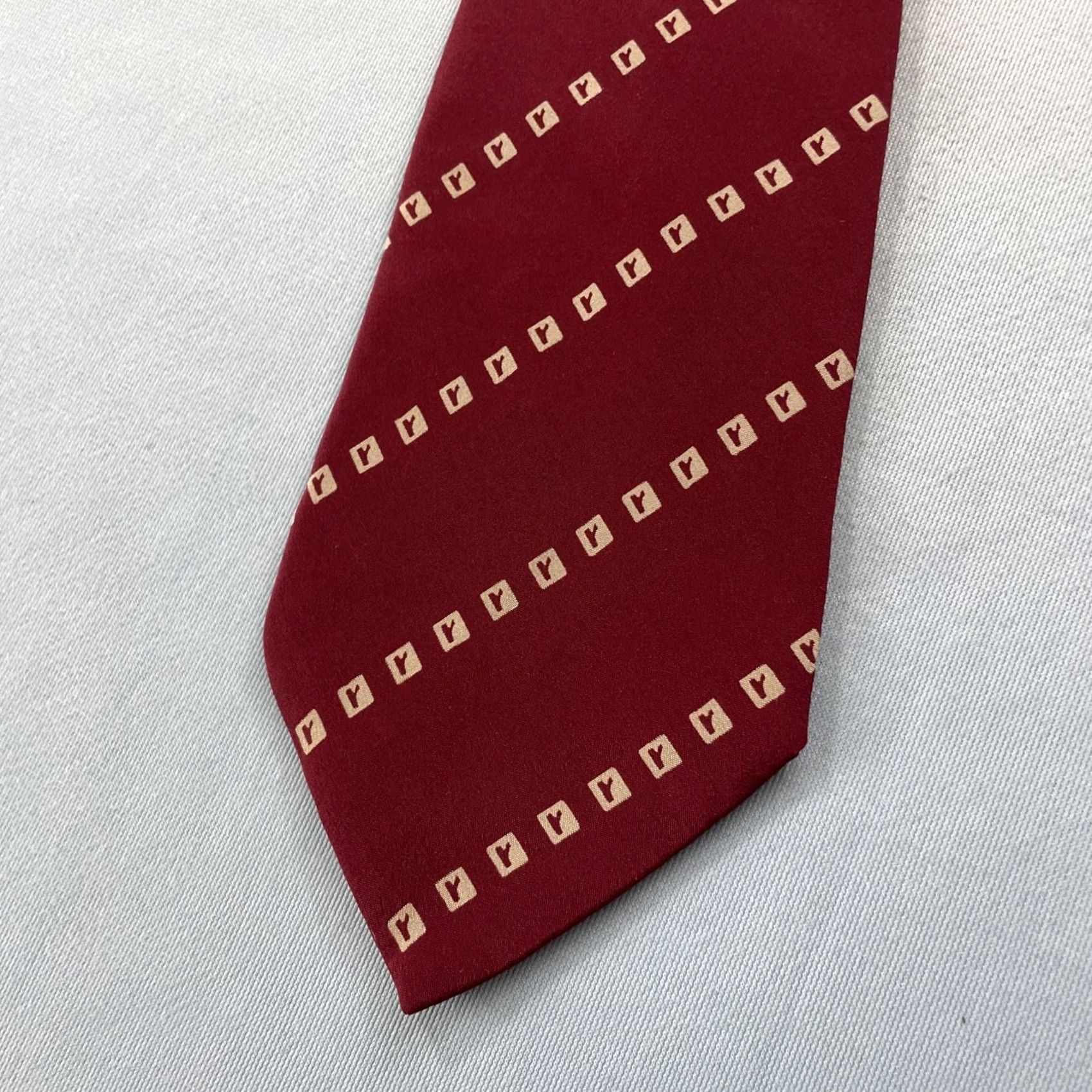 Vintage Renoma Paris France Silk Tie Red White R Motif Abstract Repp Stripe vtg 4x59 Capsule Wide Necktie Size ONE SIZE - 2 Thumbnail