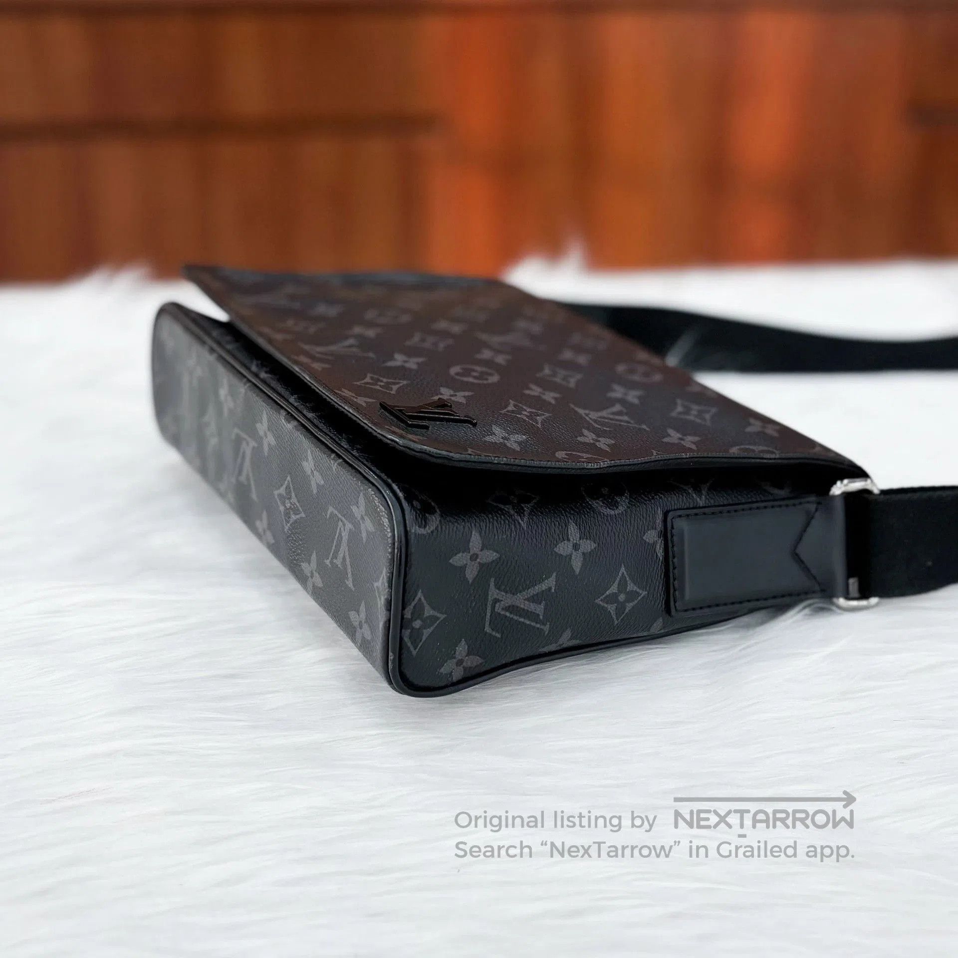 Louis Vuitton LV Black Monogram Crossbody Bag. Size ONE SIZE - 5 Thumbnail