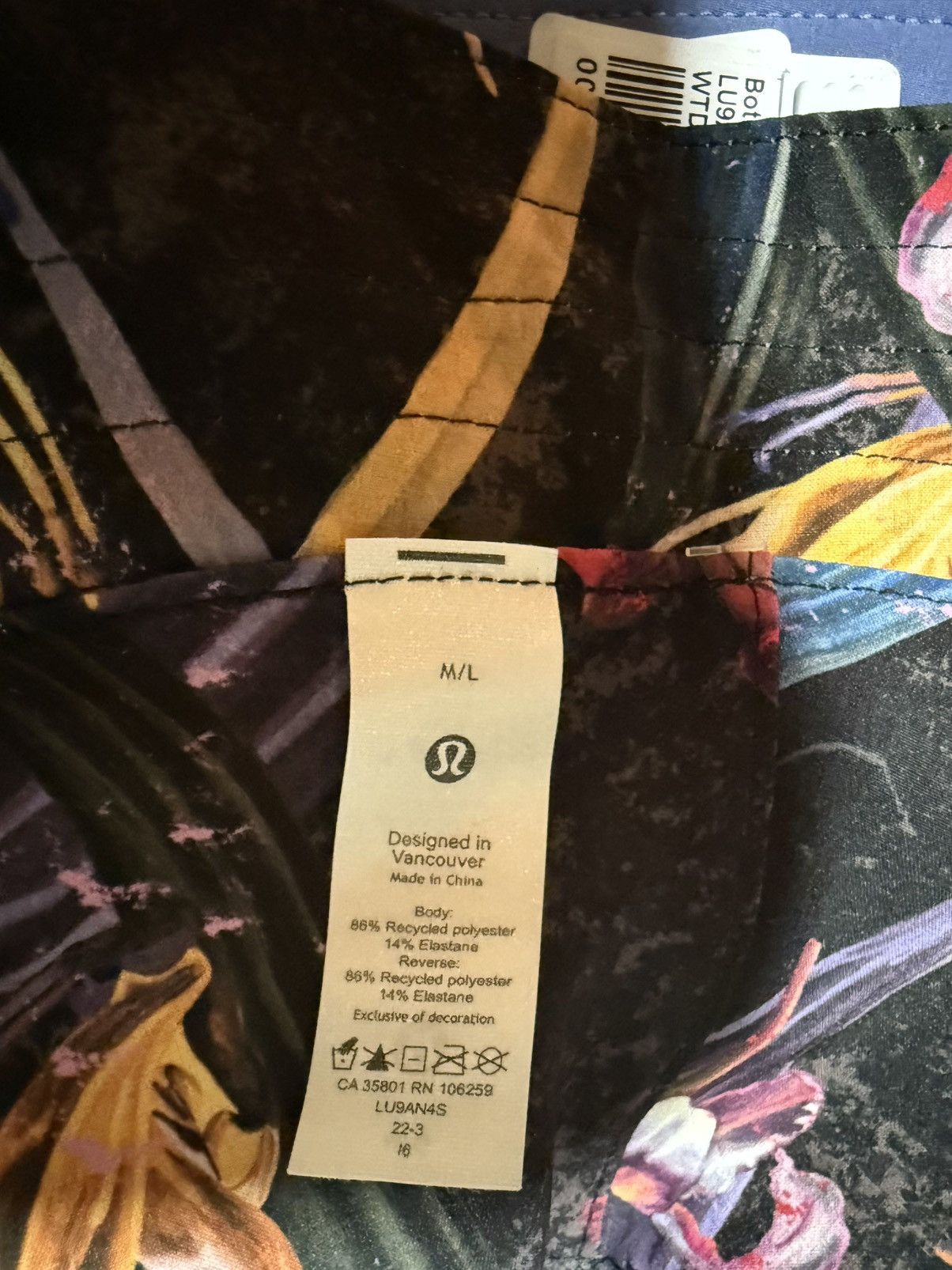 Lululemon Lululemon Reversible Bucket Hat Crusher Size M/L Blue Floral Size ONE SIZE - 6 Thumbnail