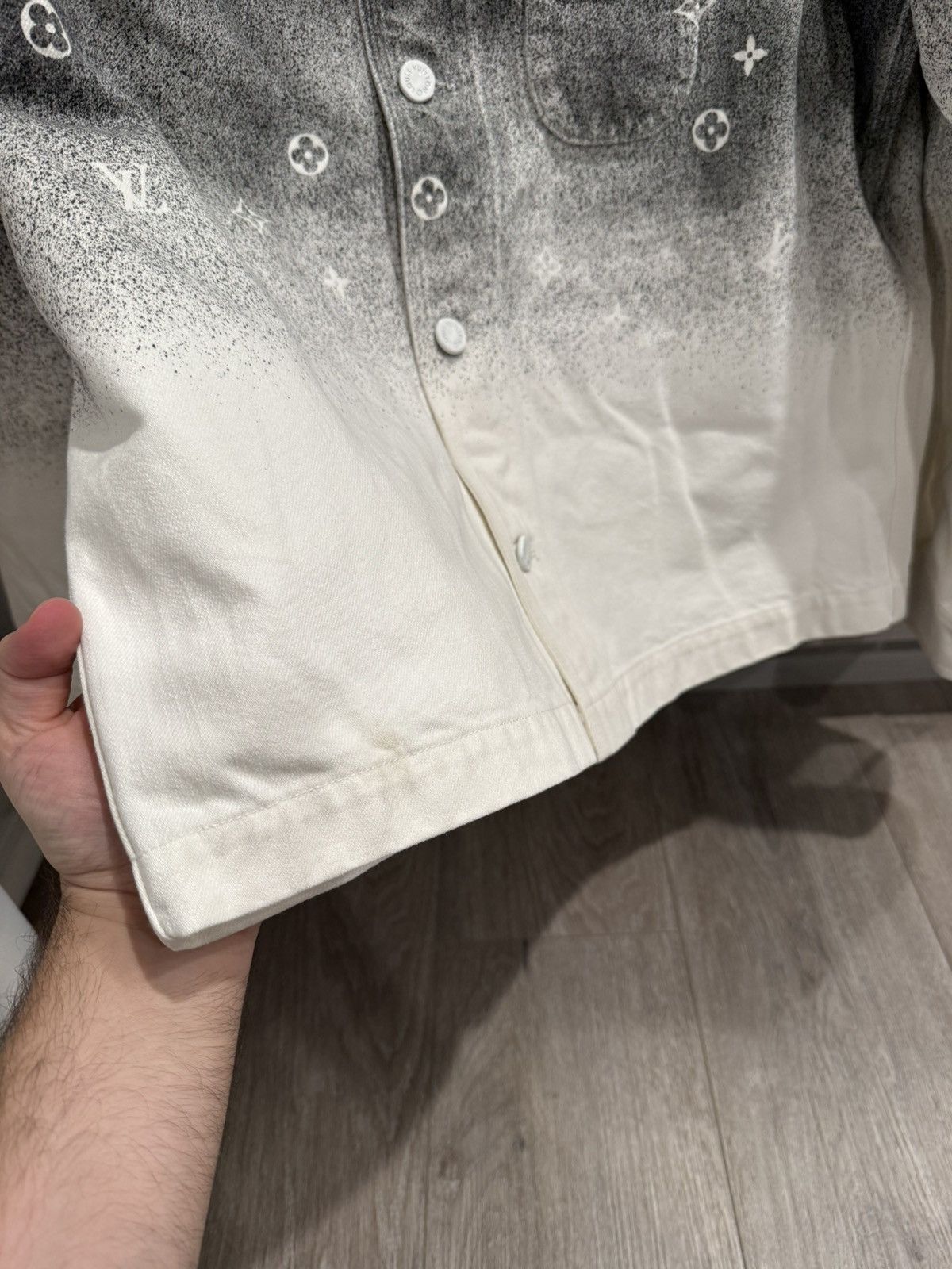 Louis Vuitton Louis Vuitton White Grey Monogram Spray Denim Overshirt Size US L / EU 52-54 / 3 - 6 Thumbnail