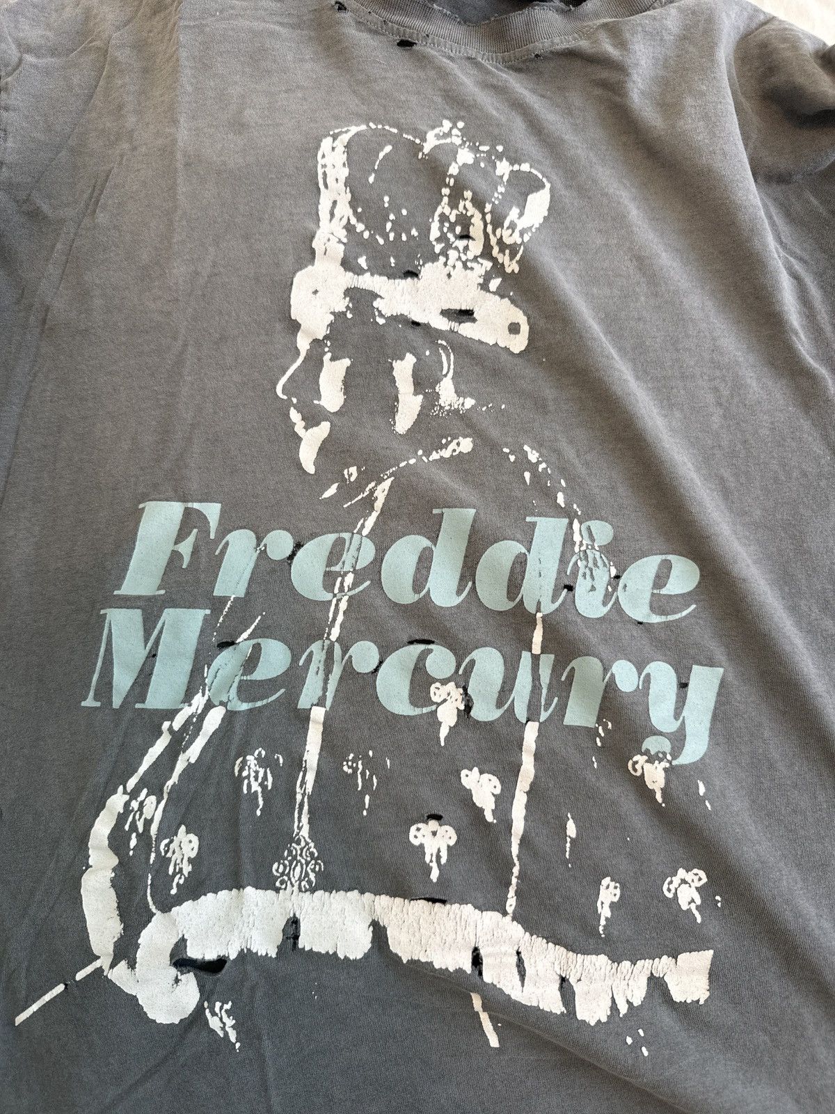 Vintage Vintage Freddie Mercury Distressed & Sun Faded Tee Size US L / EU 52-54 / 3 - 3 Thumbnail