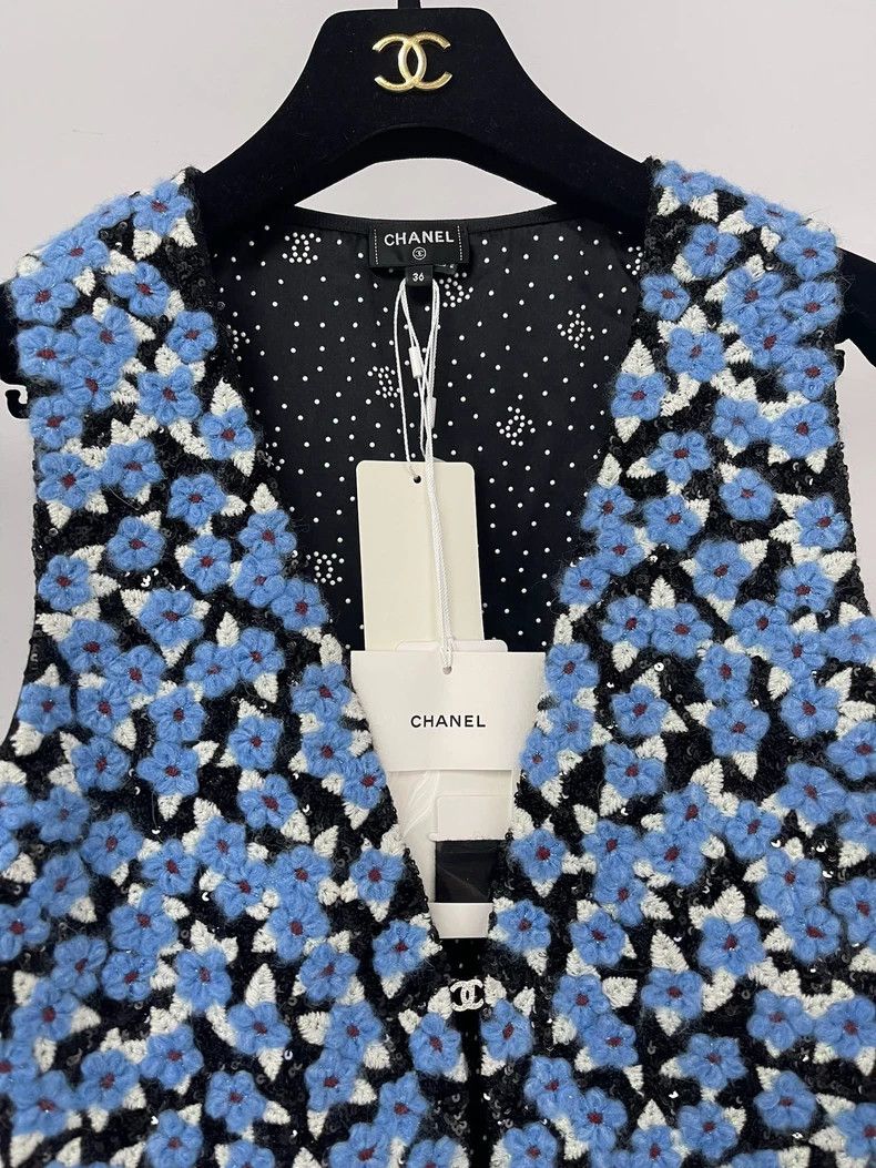 Chanel Chanel 24B blue flower sequin cashmere vest Size XS / US 0-2 / IT 36-38 - 3 Thumbnail