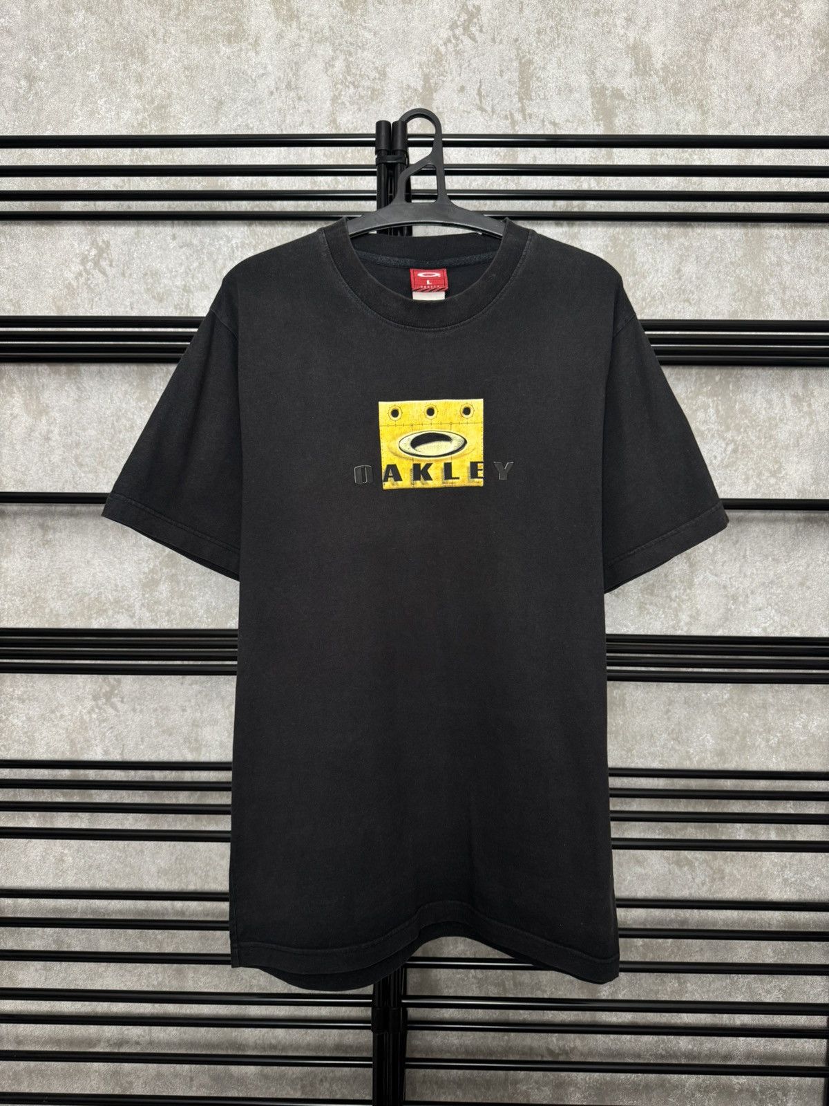 Oakley Rare Vintage Oakley Big Center Logo Submarine fade T-Shirt Size US L / EU 52-54 / 3 - 1 Thumbnail