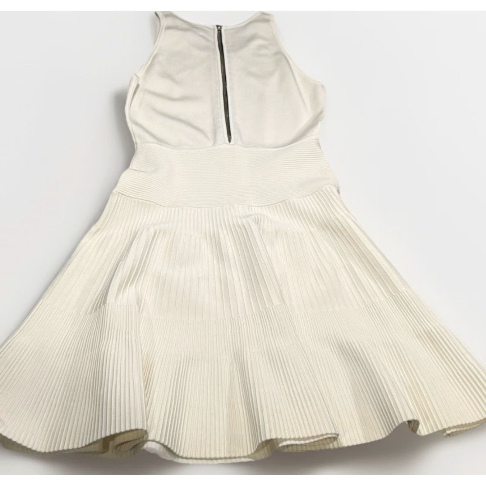 MILLY Milly Of New York White Sleeveless Knit Wool Dress M V-Neck Zipper Lined Slimming Fit & Flare Knee Length NWT Women's Designer Size M / US 6-8 / IT 42-44 - 2 Thumbnail