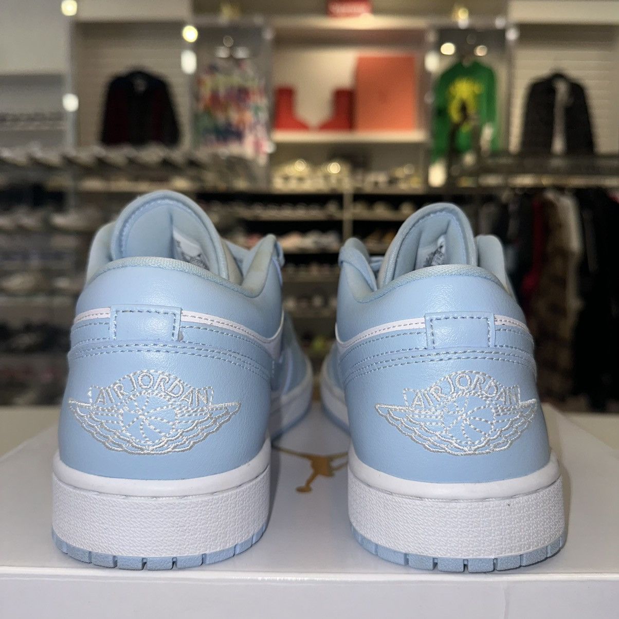 Jordan Brand Size 11.5W (10M) - Nike Retro 1 Low 'White Ice Blue' Size US 11.5 / IT 41.5 - 4 Thumbnail
