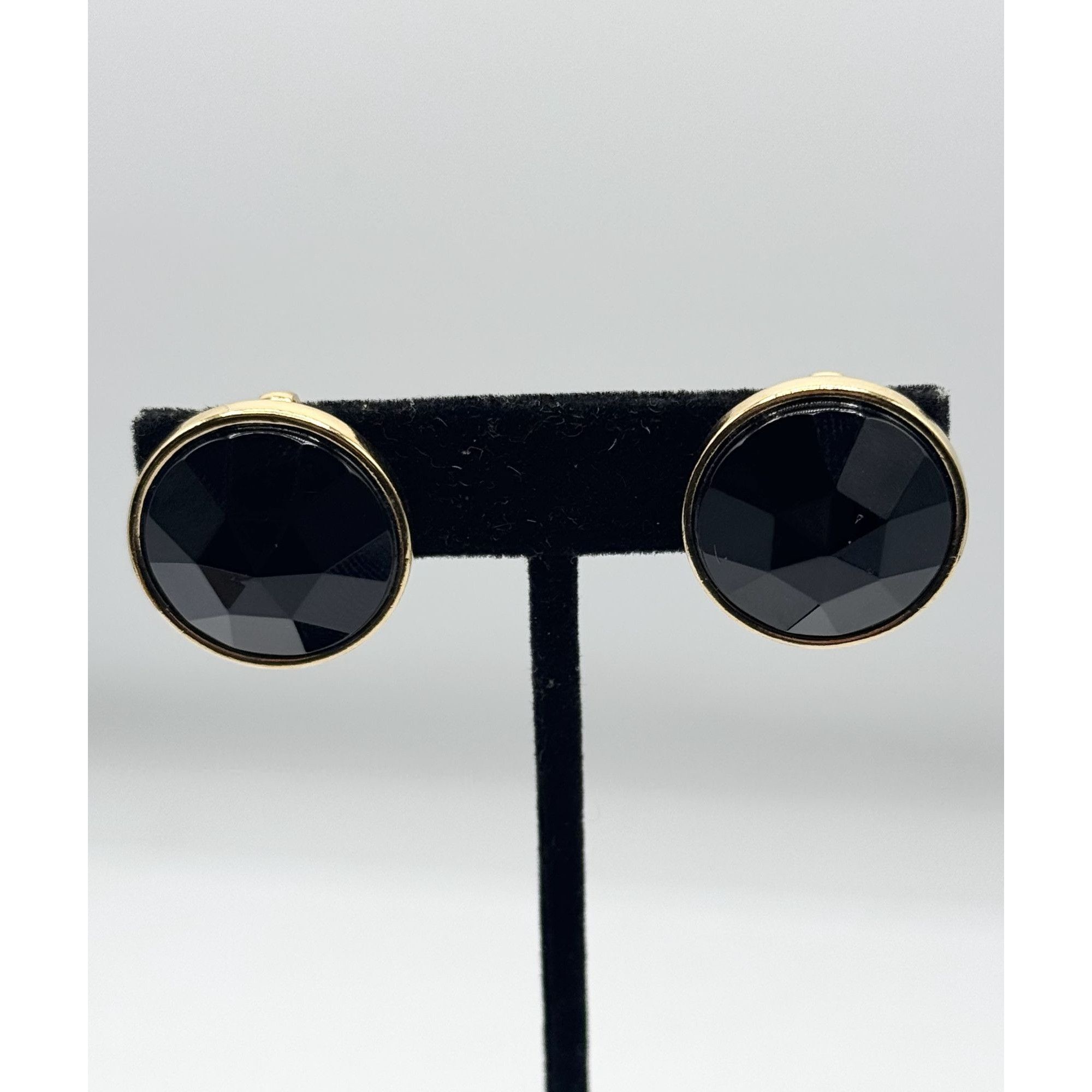 Vintage Vintage black faceted rhinestone clip on earrings Size ONE SIZE - 4 Thumbnail