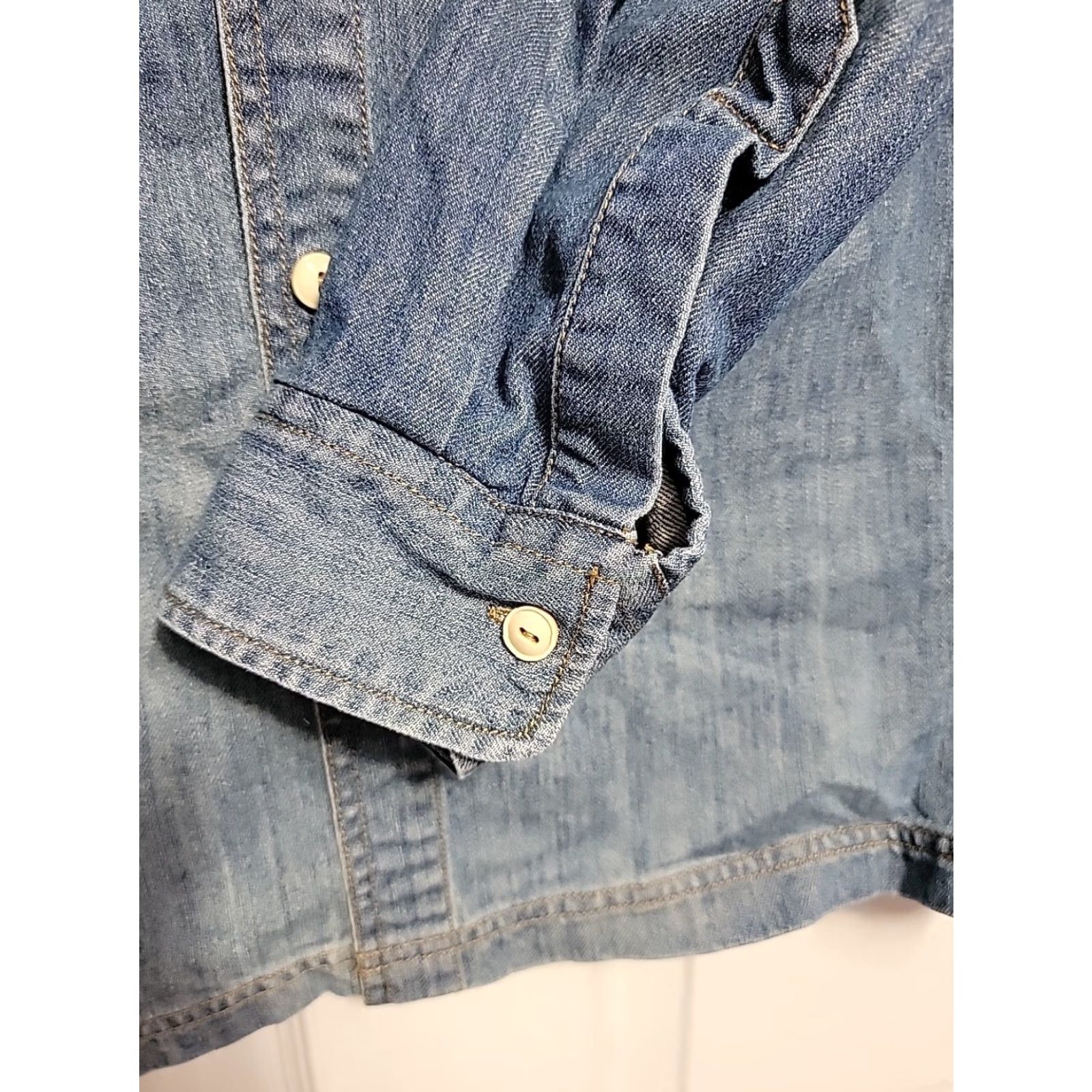 Vintage VINTAGE? No. LL Bean Signature Denim Over Shirt Mens Blue Size Small Shirt Mens Small Blue Denim/N/A Size US S / EU 44-46 / 1 - 5 Thumbnail