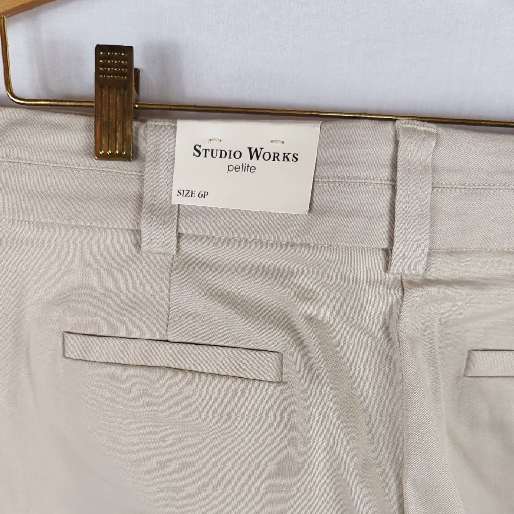 Vintage Studio Works Women's Capri Pants Beige 6 Petite NWT Capri Pants Straight Leg 18.5" Inseam Size 28" / US 6 / IT 42 - 7 Thumbnail
