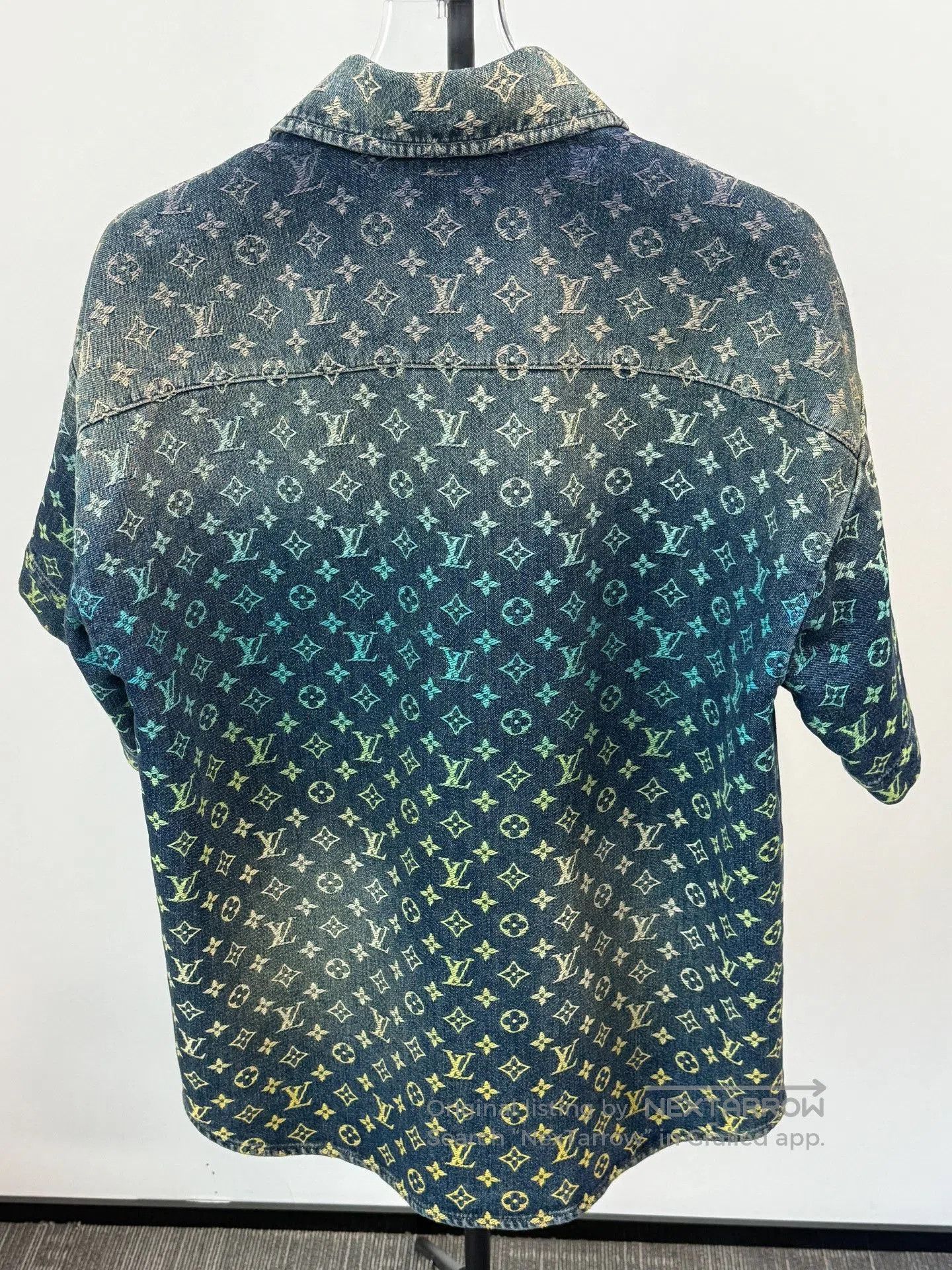 Louis Vuitton LV Monogram Short-Sleeve Denim Shirt. Size US M / EU 48-50 / 2 - 2 Thumbnail