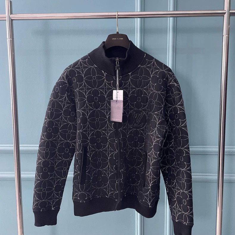 Louis Vuitton Louis Vuitton Black three-flower full-printed logo jacket 2 Size US L / EU 52-54 / 3 - 1 Thumbnail