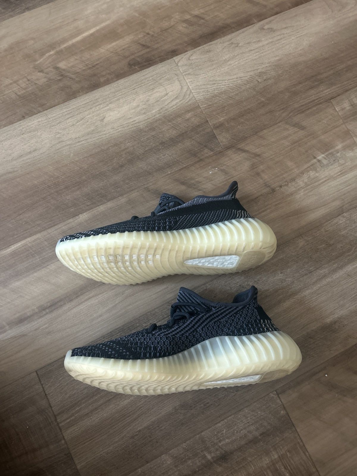 Kanye West Yeezy Boost 350 v2 Carbon Size US 9 / EU 42 - 8 Thumbnail