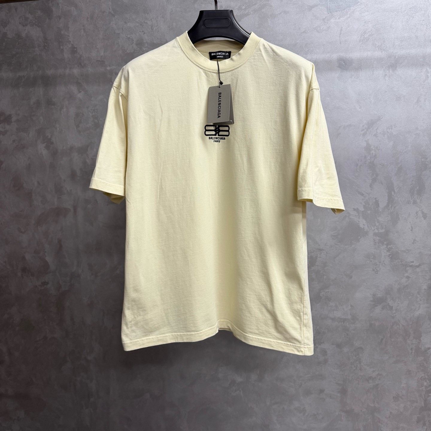 Balenciaga Balenciaga Beige Logo Print Loose T-shirt Size XS / US 0-2 / IT 36-38 - 1 Thumbnail