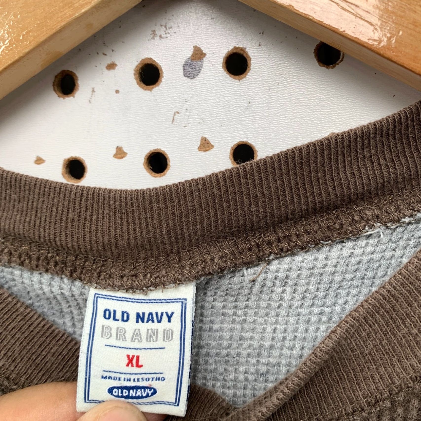 Old Navy VINTAGE Old Navy Henley Shirt Mens XL Brown Long Sleeve Waffle Knit 90s Concert, VTG Vintage T-Shirt? Size US XL / EU 56 / 4 - 5 Thumbnail