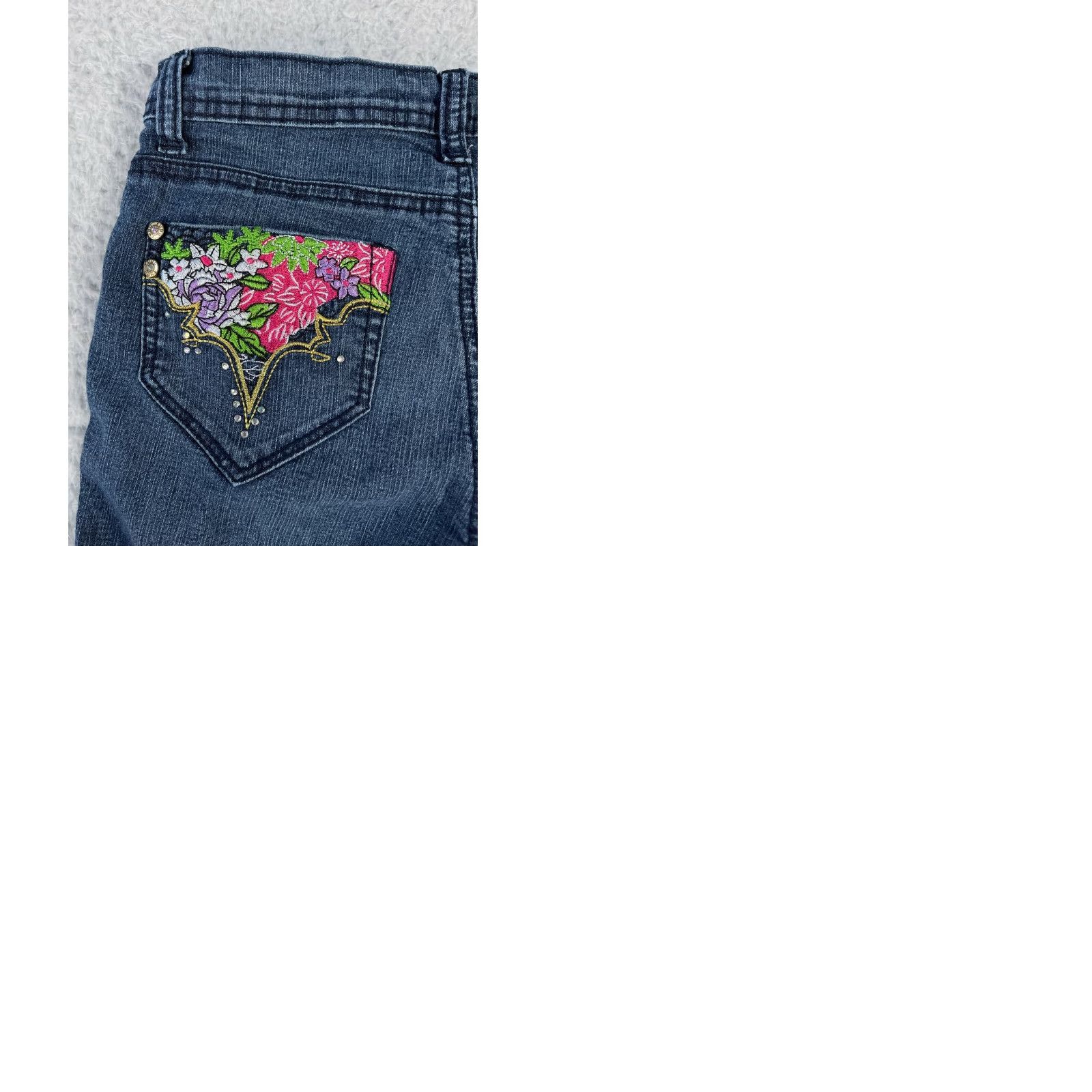 Fubu VINTAGE FUBU Jeans Capri Womens 14 Blue Denim 90s Floral Embroidered Embellished Capris Jeans Womens Size 14 Blue Size 36" / US 14 / IT 50 - 9 Thumbnail