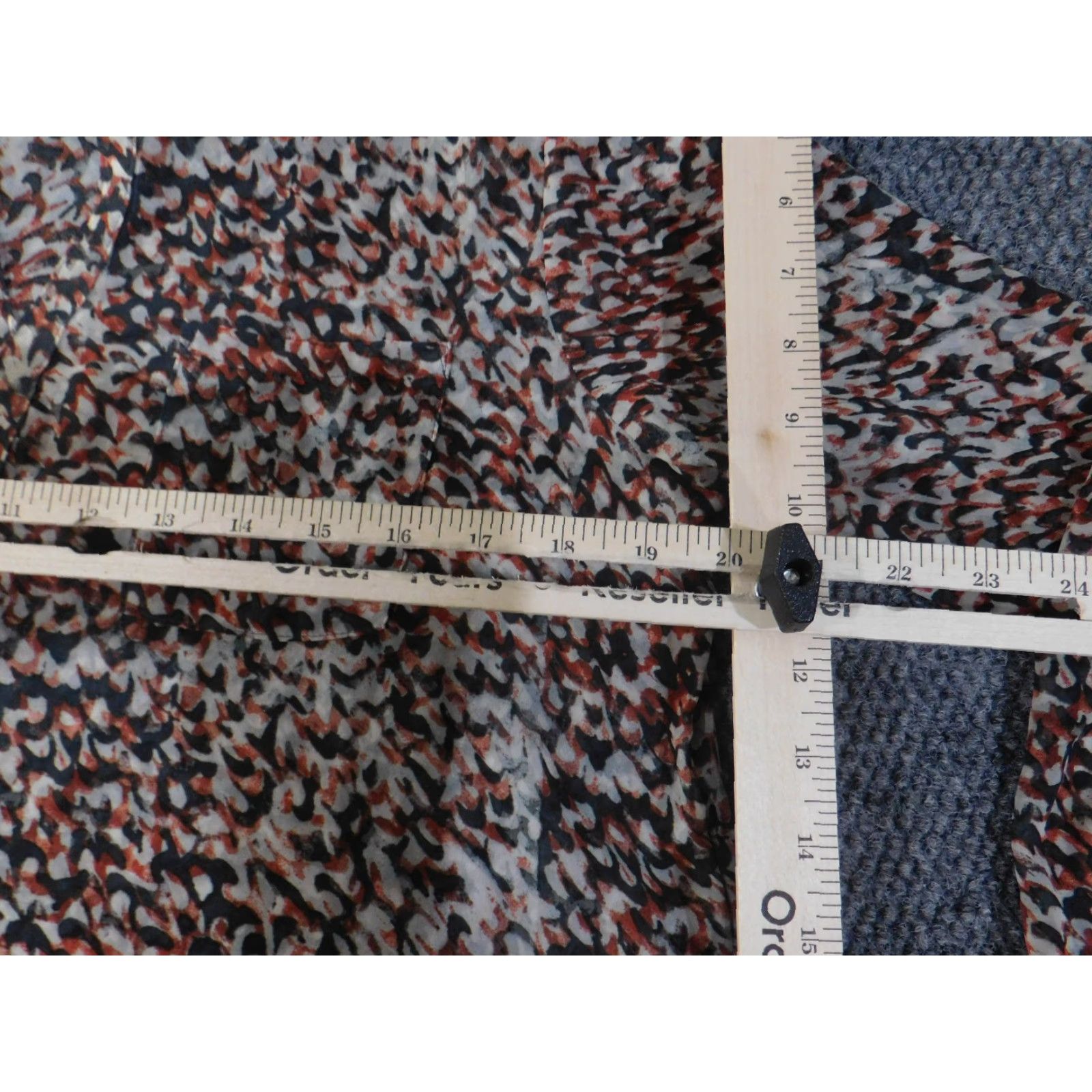 Ann Taylor Ann Taylor Loft Blouse Shirt Womens Petite Large Multicolor V-Neck Lightweight Geometric Pattern Long Sleeve Pullover Casual Button Polyester Rayon Size L / US 10 / IT 46 - 7 Thumbnail