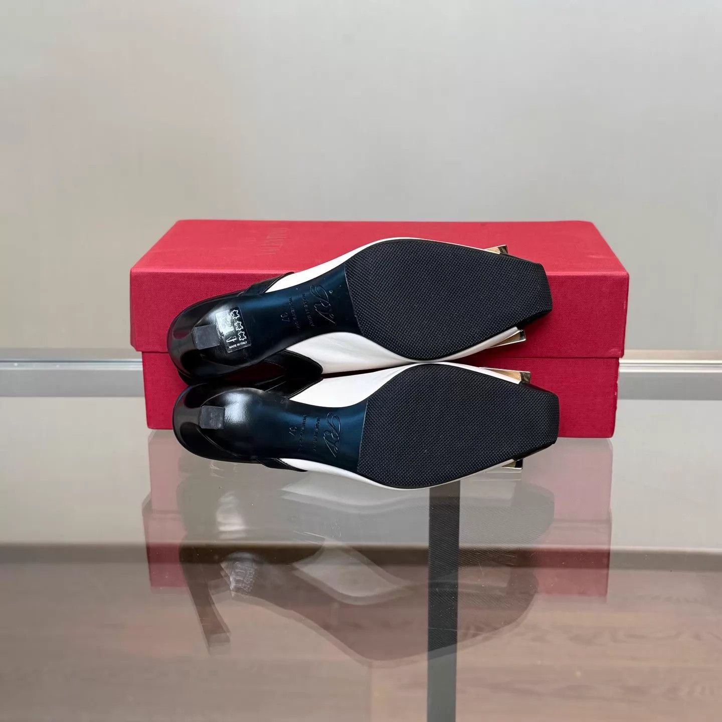 Roger Vivier Roger Vivier Black & White Square Buckle Pumps Women's 37 Size US 6.5 / IT 36.5 - 7 Thumbnail