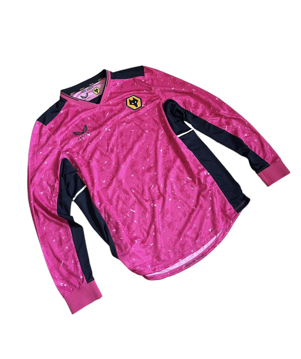 Other Castore Wolves pink long sleeve soccer jersey Size US M / EU 48-50 / 2 - 3 Thumbnail
