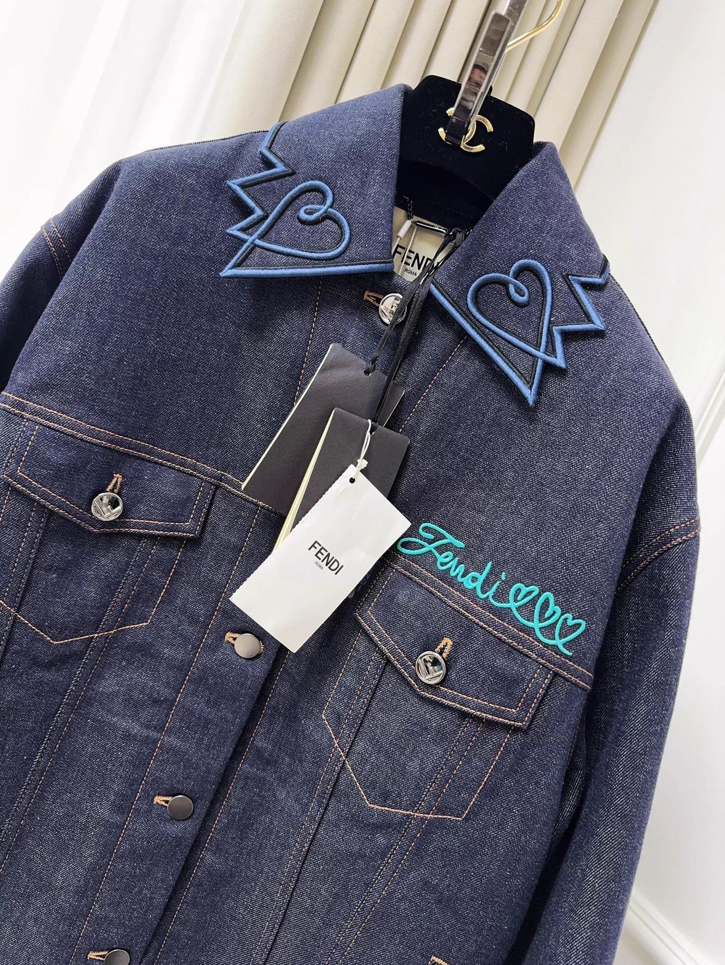 Fendi Fendi Navy Heart Sequin Embroidery Collar Denim Jacket 36 Size XS / US 0-2 / IT 36-38 - 9 Thumbnail