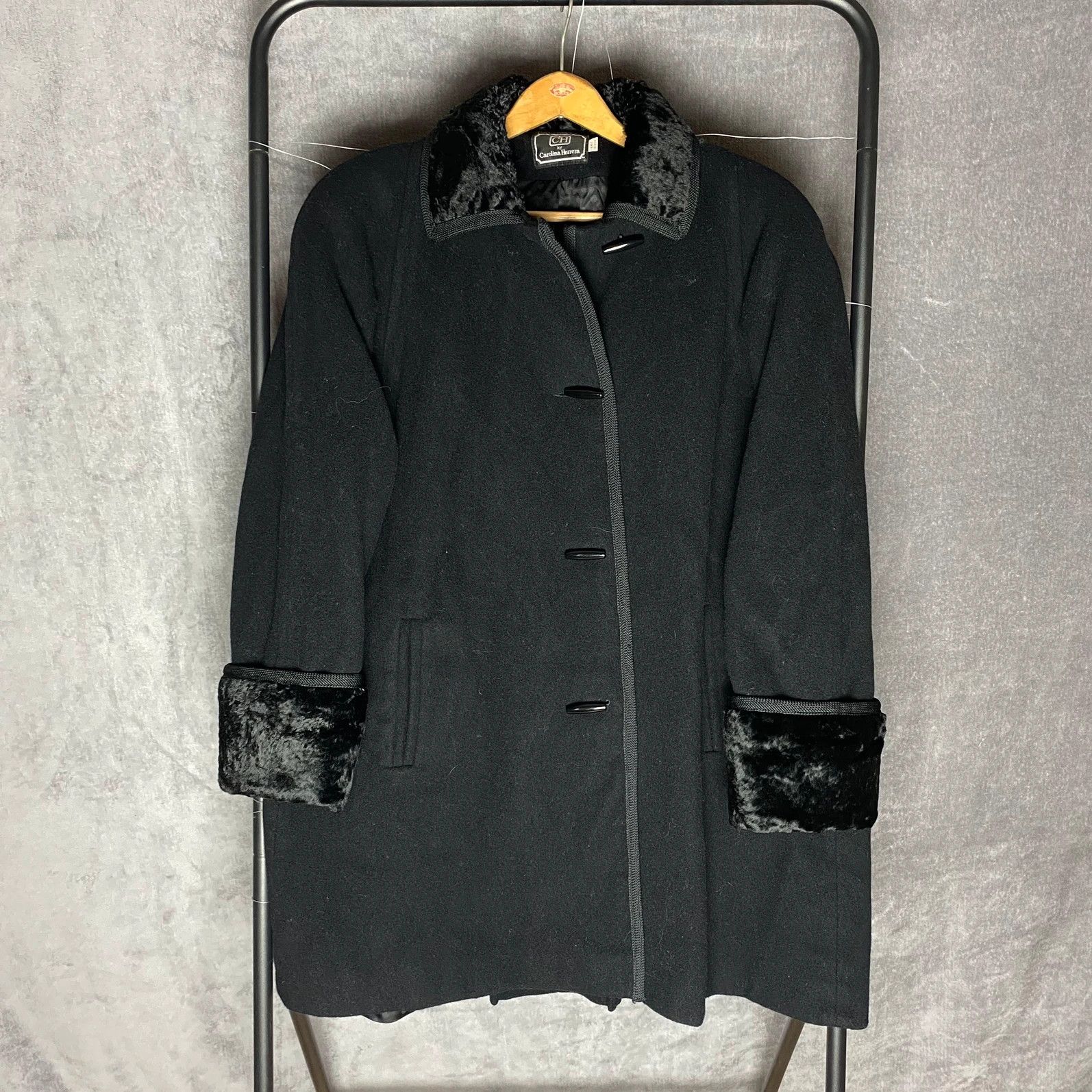 Carolina Herrera × Designer × Vintage Carolina Herrera CH vintage woolen coat Made in U.S.A Size M / US 6-8 / IT 42-44 - 1 Thumbnail