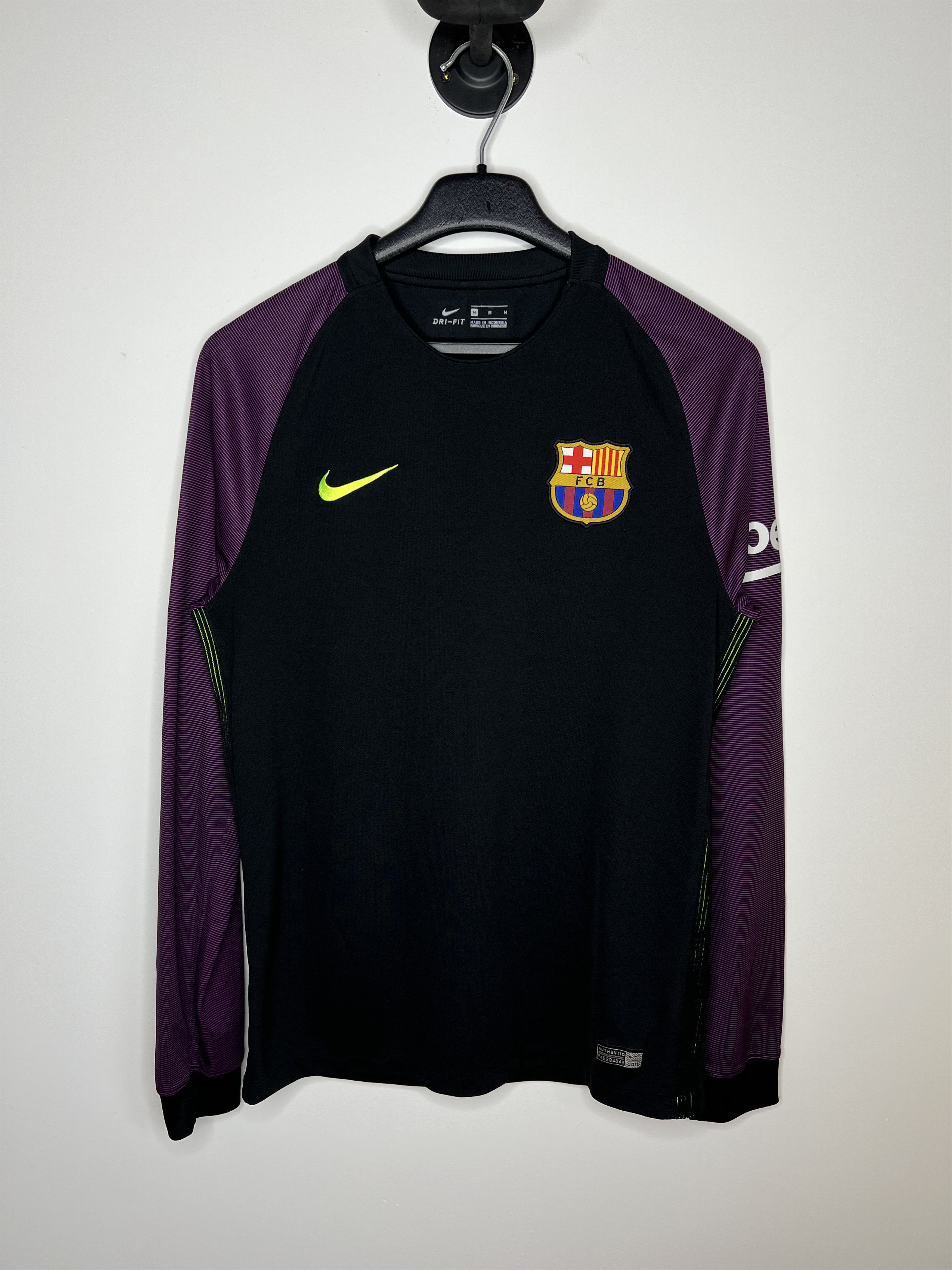Nike BARCELONA 2016 2017 GOALKEEPER FOOTBALL SHIRT SOCCER JERSEY Size US M / EU 48-50 / 2 - 1 Thumbnail