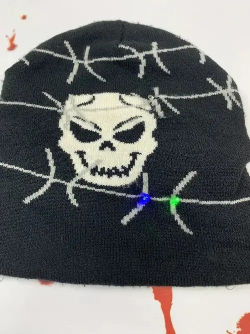 VIBE Streetwear Skull Beanie Size ONE SIZE - 4 Thumbnail