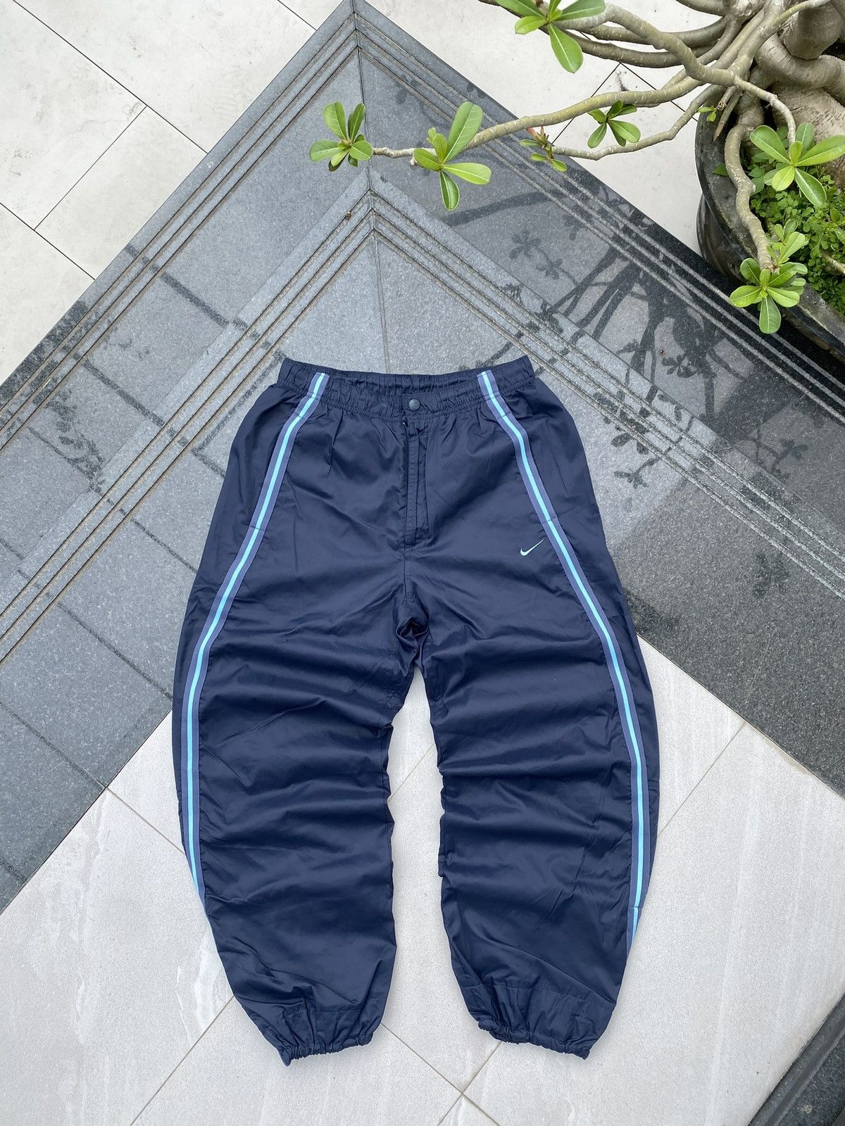 Nike × Vintage 90’s NIKE RARE Y2K LOGO RETRO SWOOSH NYLON TRACK PANTS Size US 33 - 1 Thumbnail